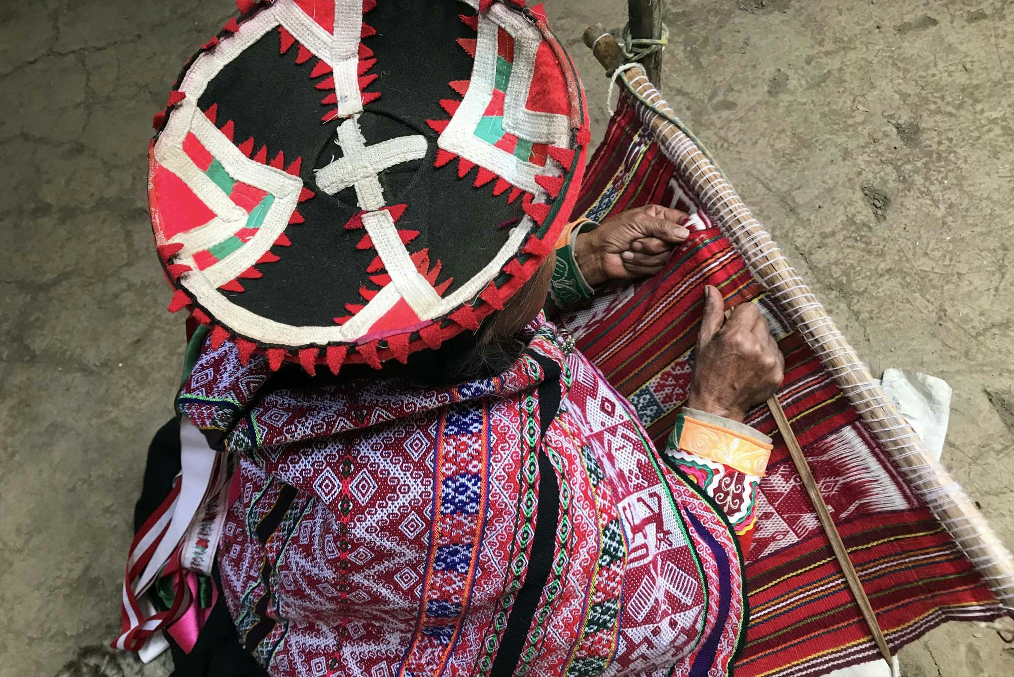 Peruvian textile weaving © Sarah Reid / Lonely Planet