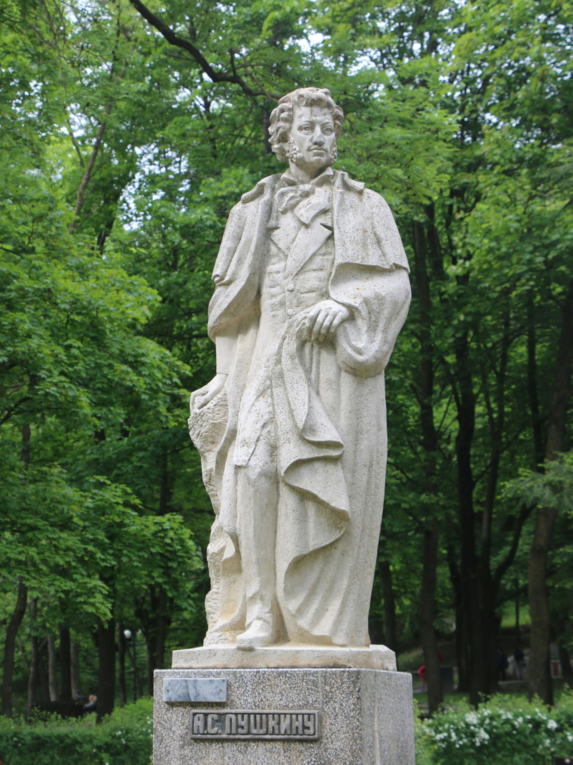 The statue of Russian poet, playwright and novelist Alexander Pushkin in Kislovodsk's Kurortny Park © Simon Richmond / Lonely Planet