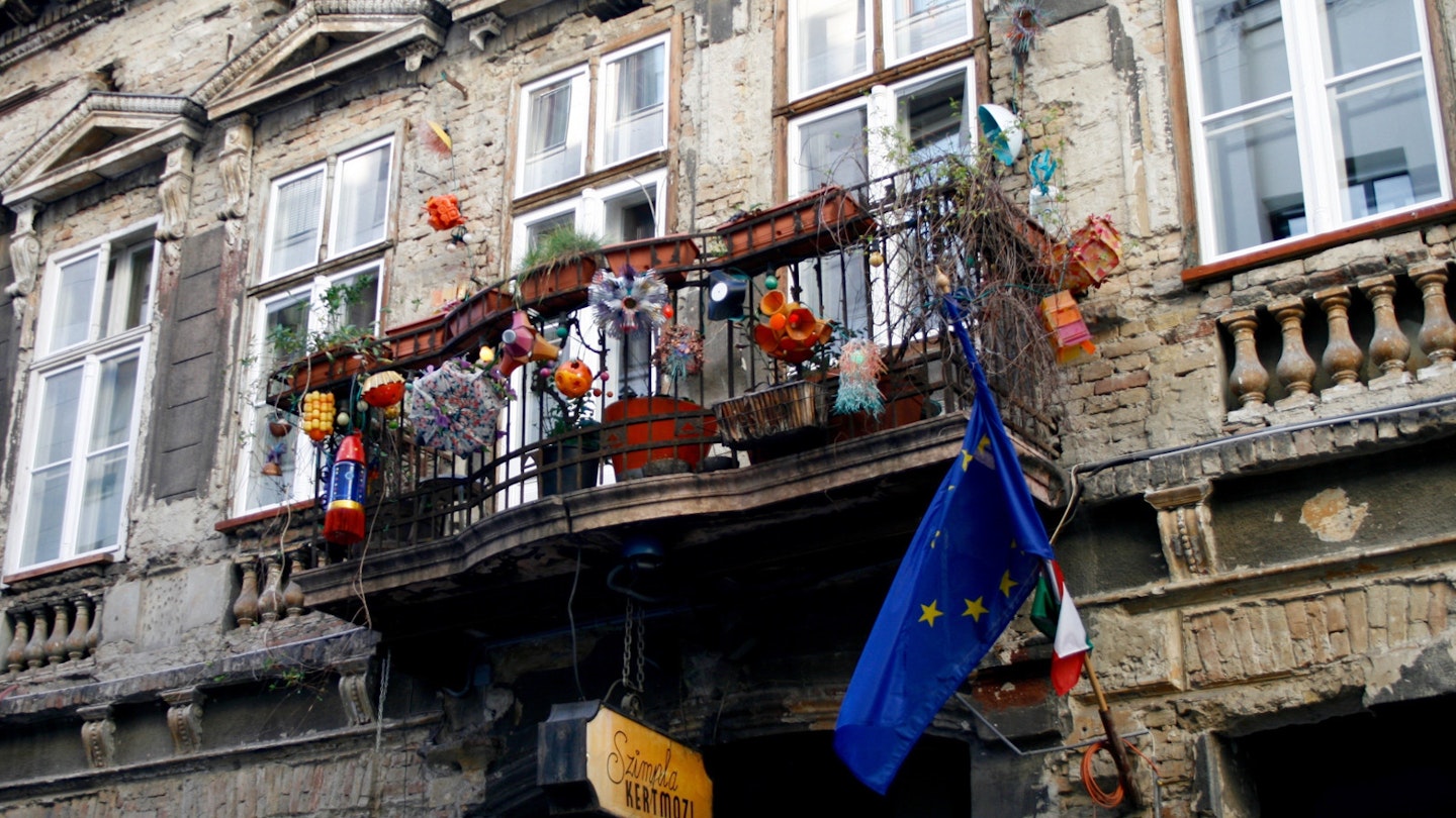 Szimpla Kert, one of the first ruin pubs in Budapest © Jennifer Walker / Lonely Planet