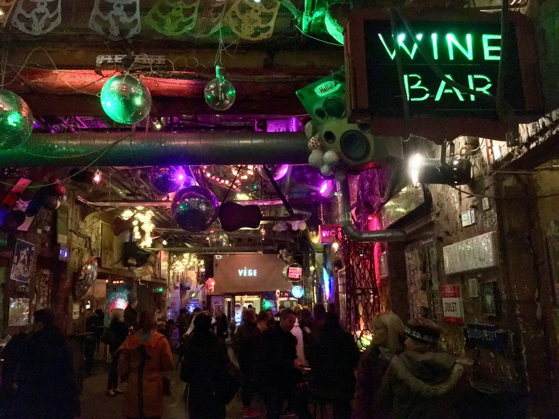 A night out at Budapest's famous Szimpla Kert © Jennifer Walker / Lonely Planet