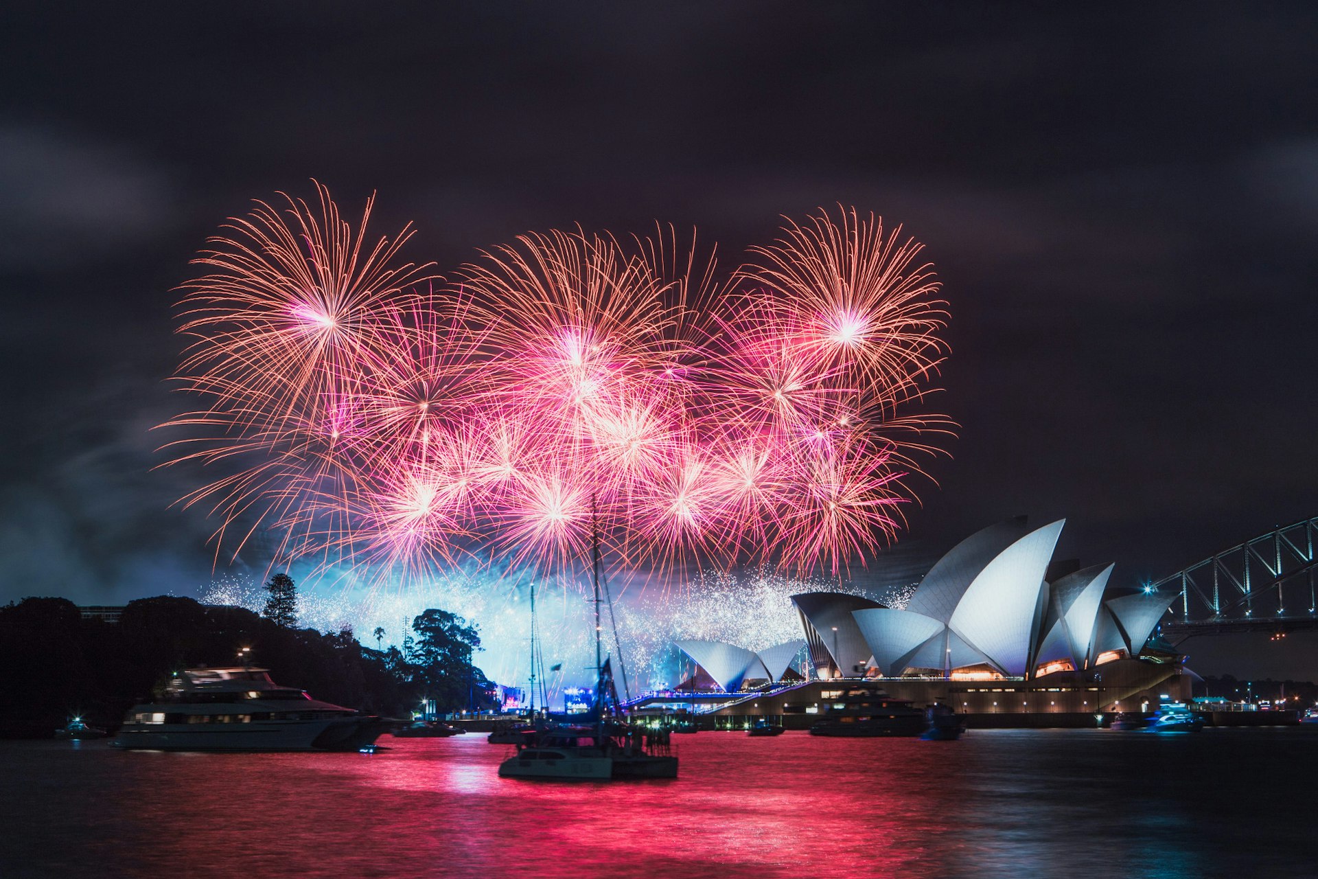 Sydney fireworks display Image by aiyoshi597