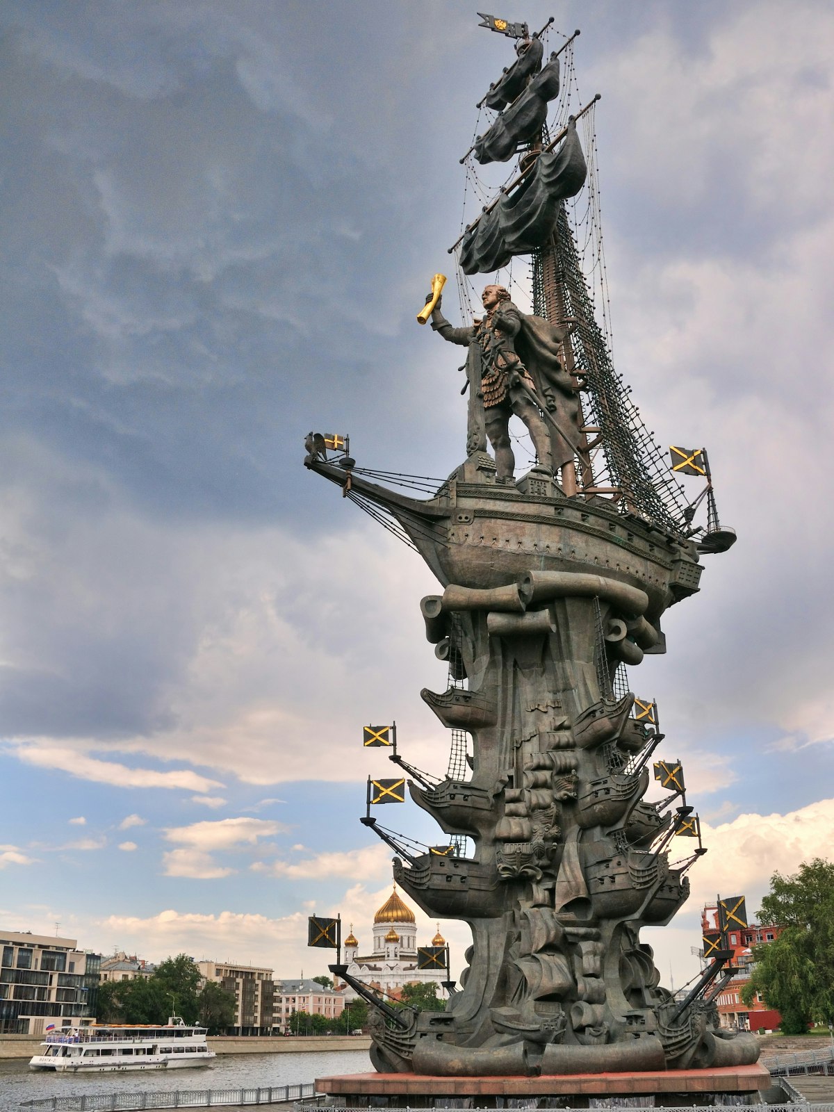 The 98m-tall Peter the Great monument on Krymskaya Naberezhnaya in Moscow © Arthur Lookyanov / Shutterstock
