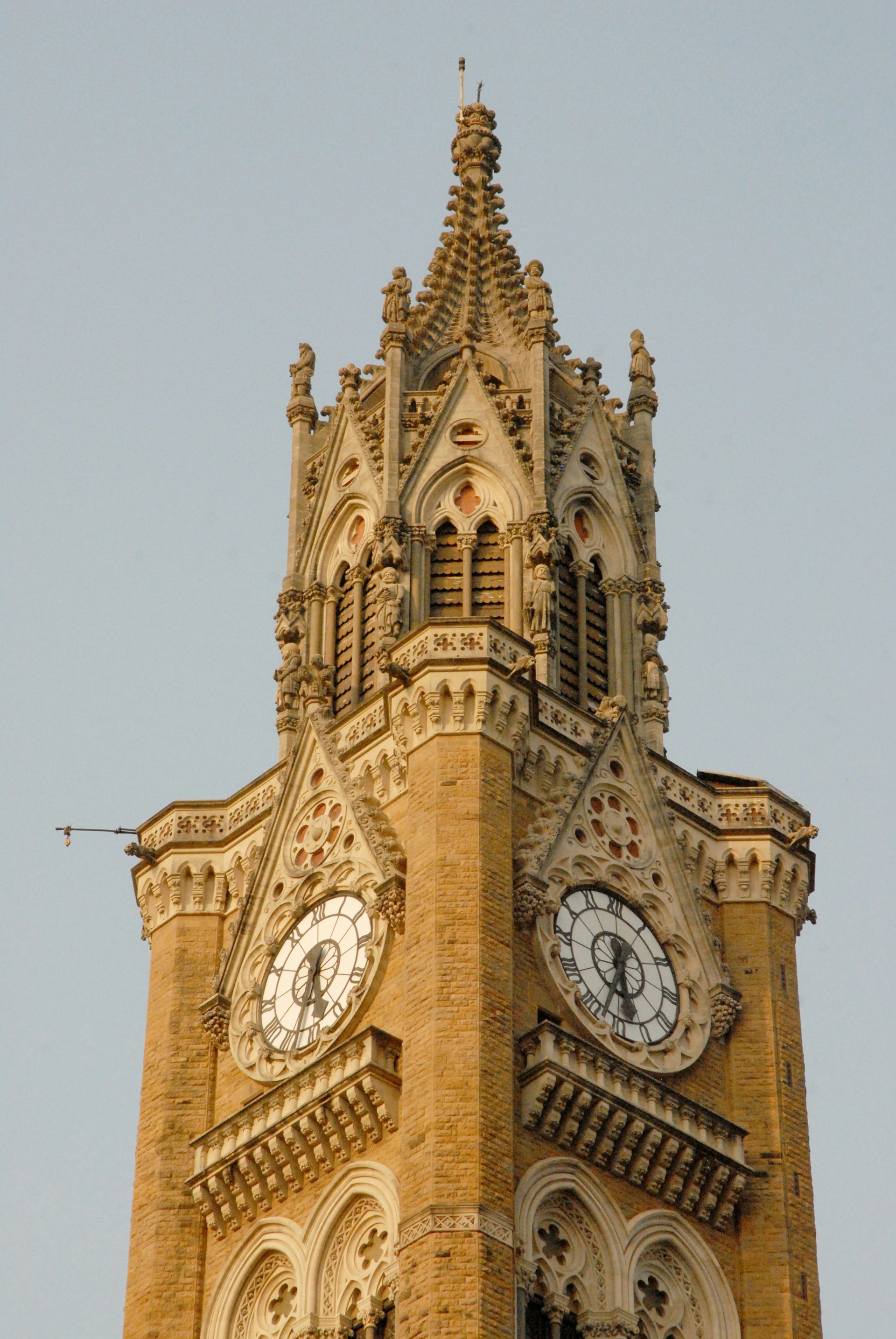 Gothic architecture meets Mughal architecture at the University of Mumbai © Joe Bindloss / Lonely Planet