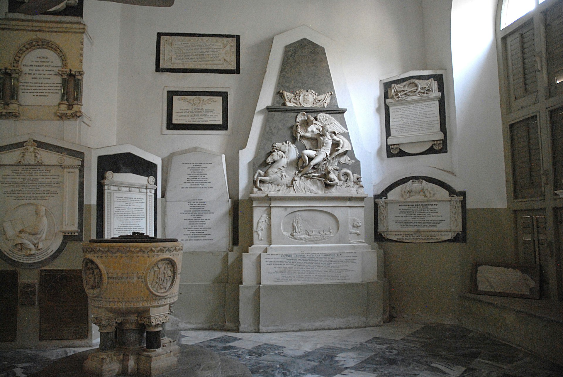 Marble memorials to forgotten empire-builders at St Thomas' Cathedral © Joe Bindloss / Lonely Planet