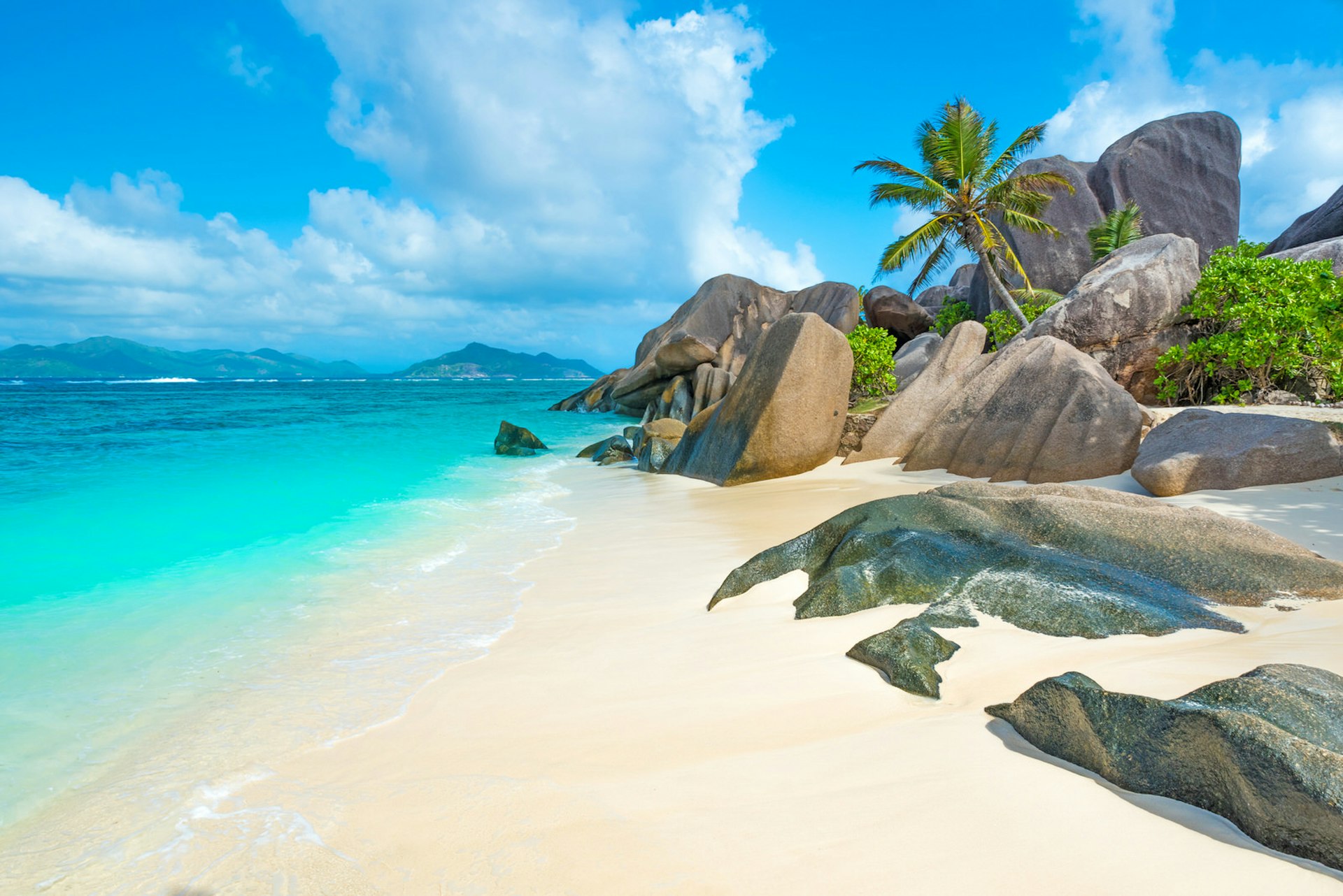 Granite rock formations on Anse Source d’Argent beach, the island of La Digue, Seychelles © Simon Dannhauer / Getty Images