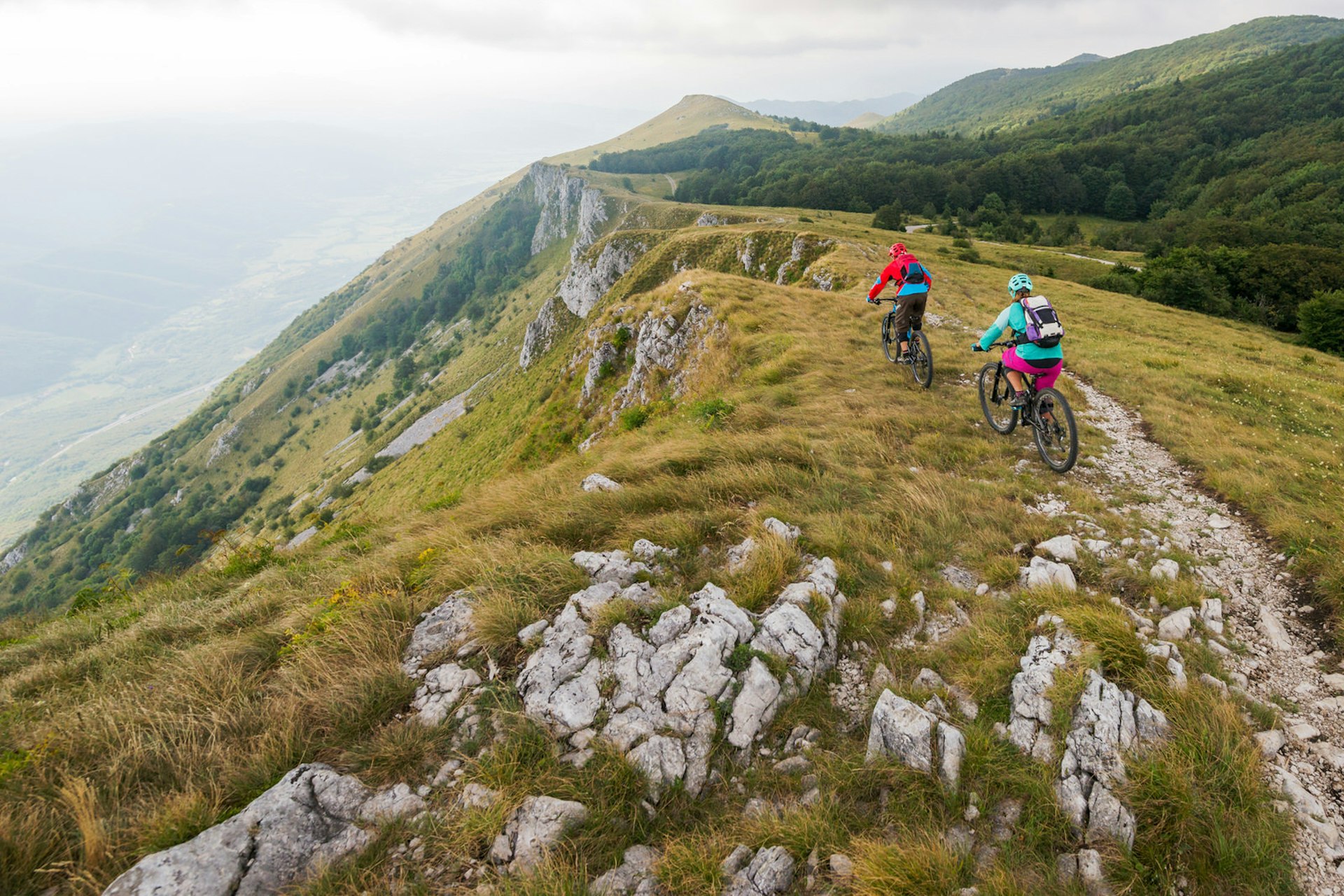 Mountain bikers on a rocky karst ridge © coberschneider / Getty Images