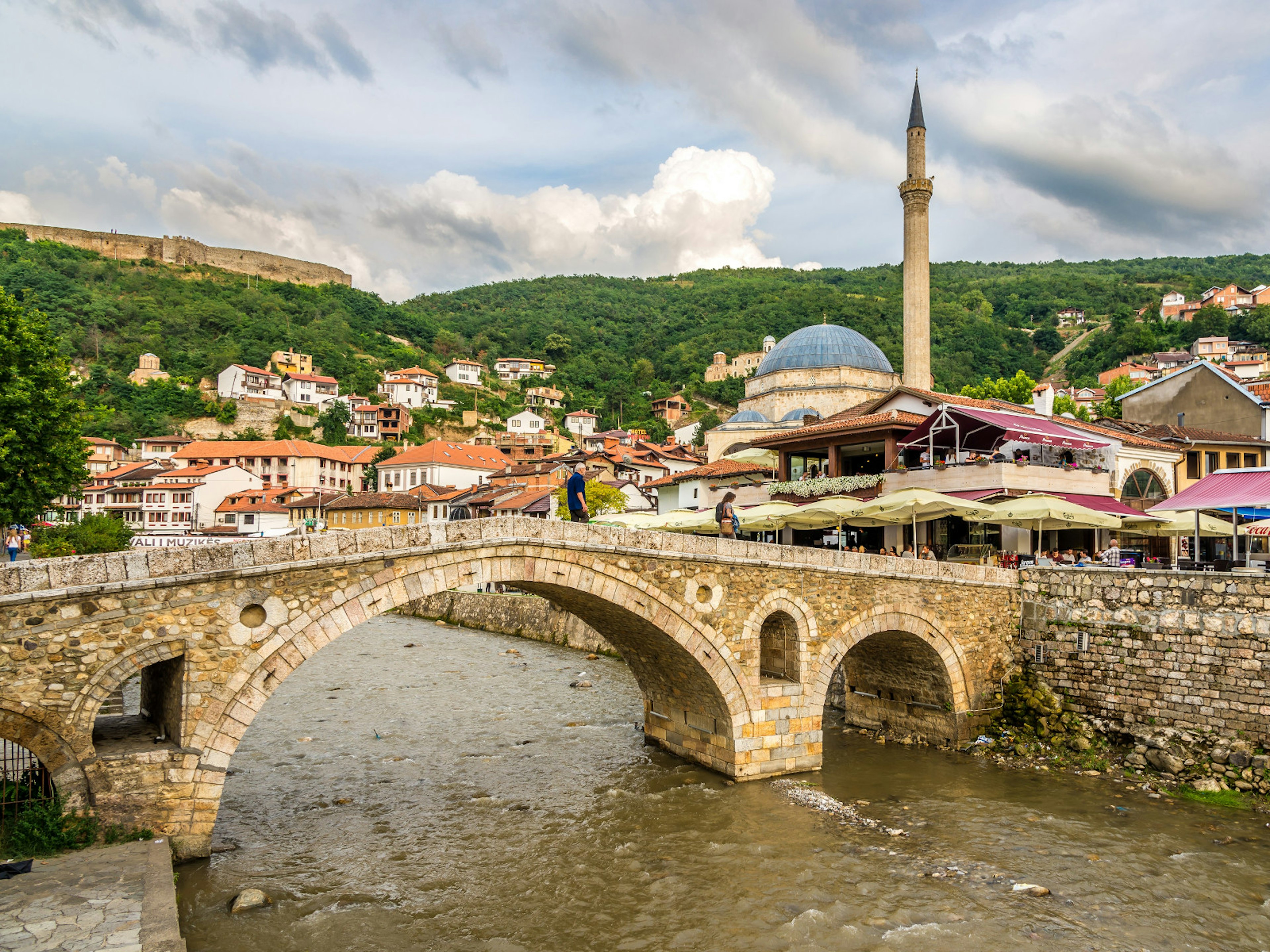 The Ottoman-era Sinan Pasha Mosque and stone bridge in the heart of Prizren's old town © milosk50 / Shutterstock