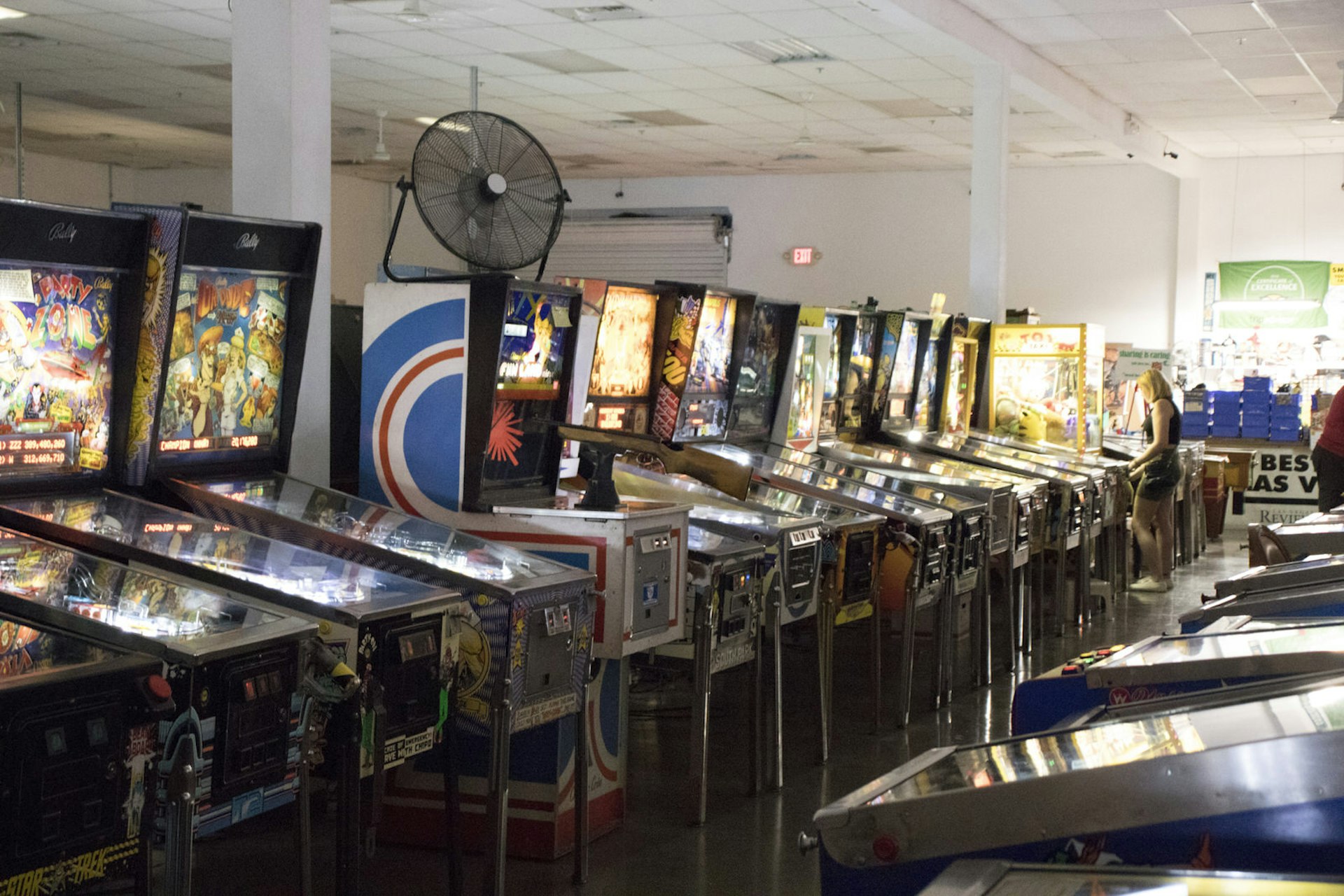 A row of arcade games in the Pinball Hall of Fame © Greg Thilmont / Lonely Planet