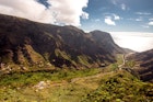The lush green gorge of Valle Gran Rey © RossHelen / Shutterstock
