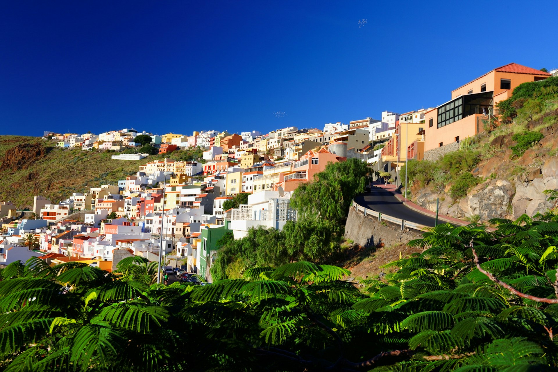 San Sebastián de la Gomera clings to a hillside © Mikadun / Shutterstock