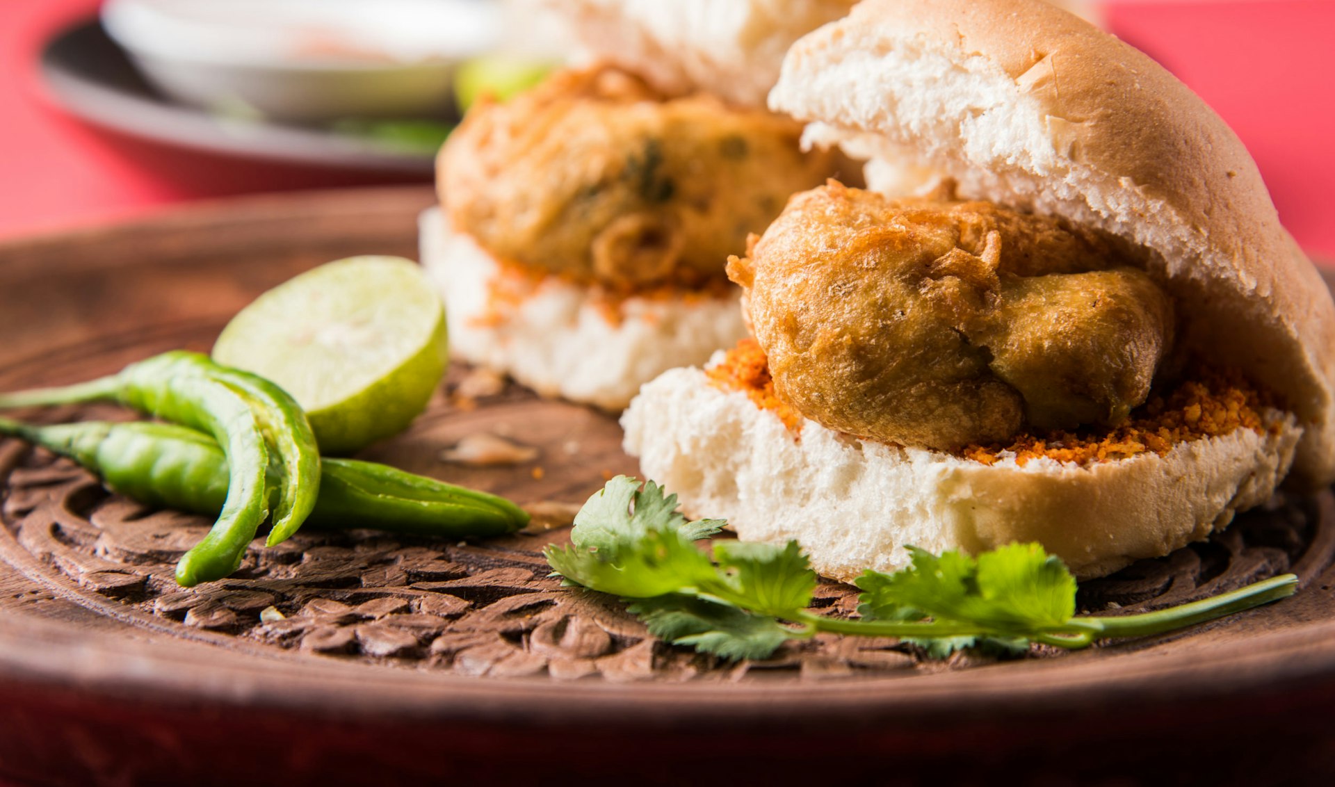 Vada pav – Mumbai's answer to the veggie burger © Espies / Shutterstock