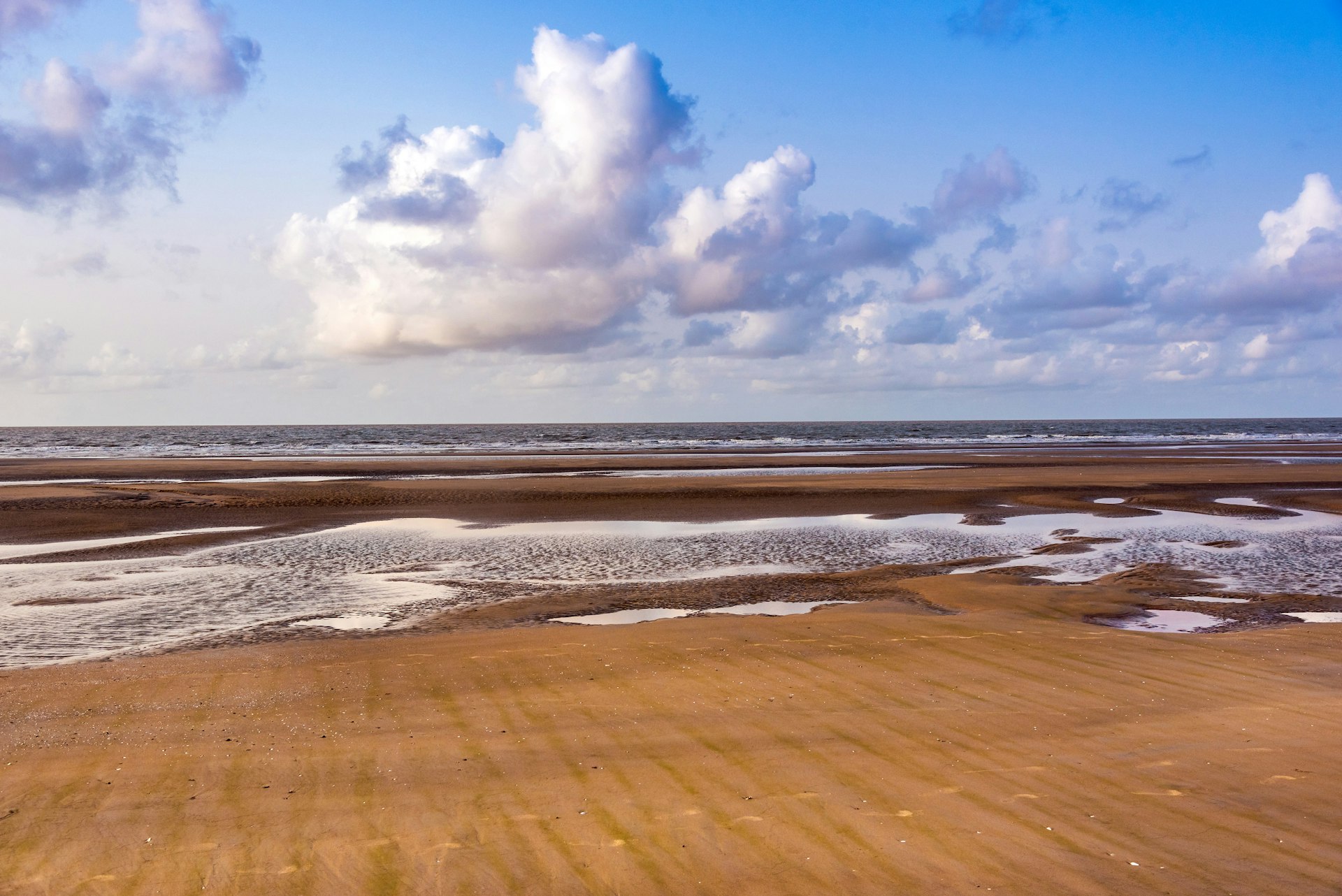 The broad sands at Mandarmani © neelsky / Shutterstock