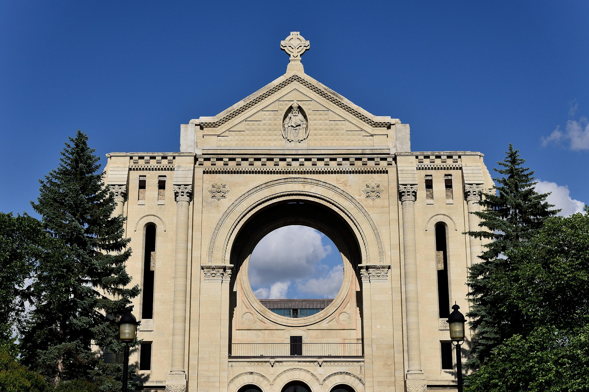 Features - St.Boniface Cathedral