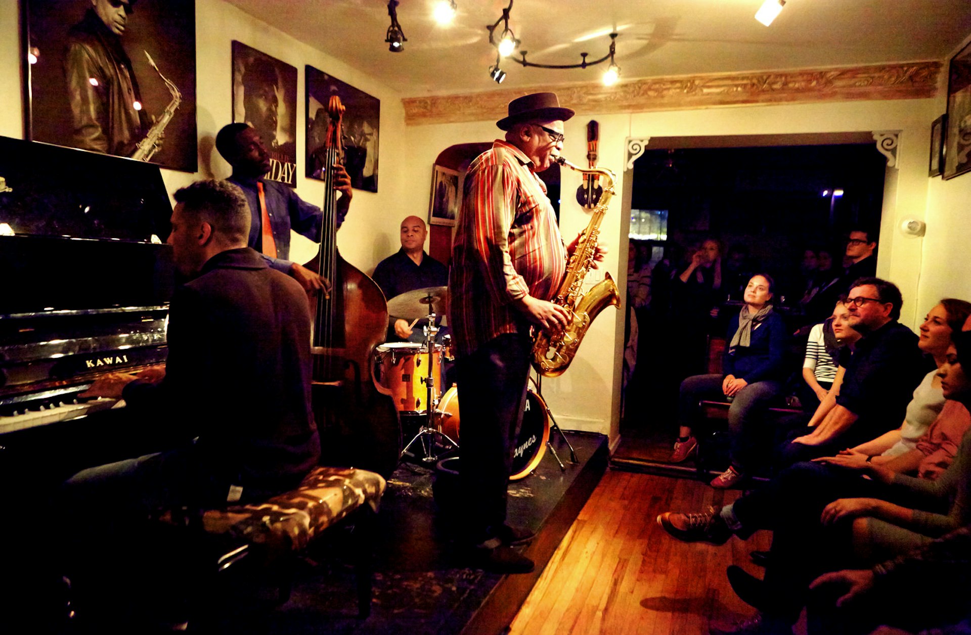 Jazz combo at Bill's Place, Harlem, New York City © Lottie Davies / Lonely Planet 