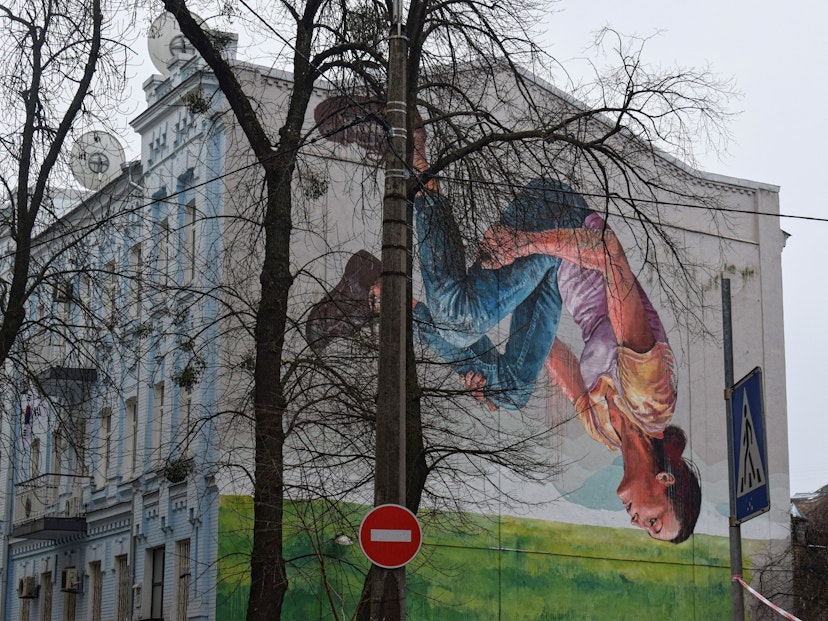 Mural ‘Anna Rizatdinova’ by Fintan Magee in Kyiv's Old Town © Pavlo Fedykovych / Lonely Planet