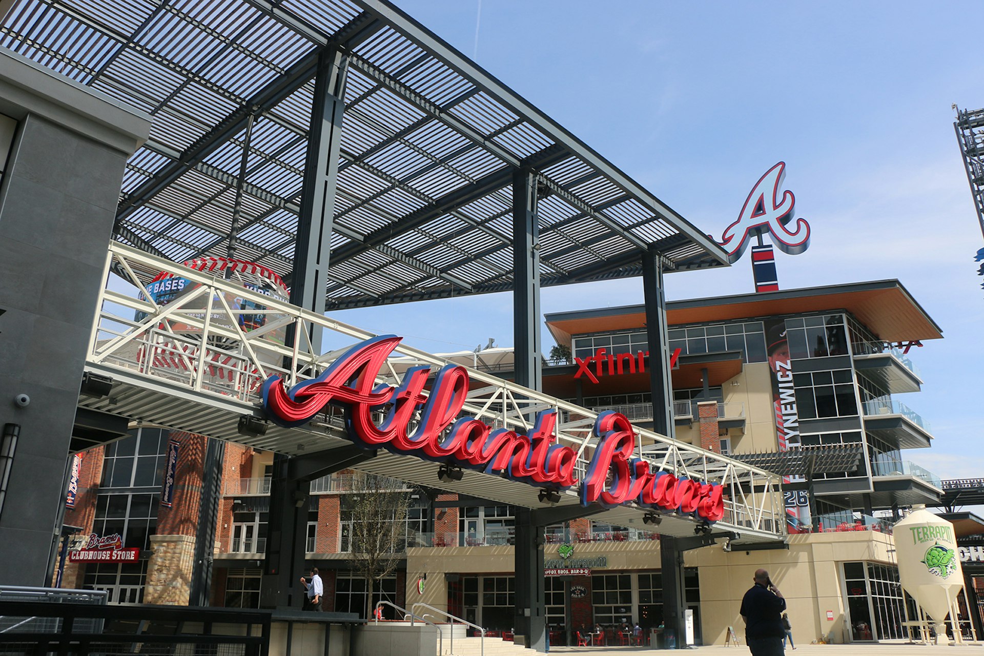 Atlanta Braves stadium and rotating 'A' sign on a sunny day © Ni'Kesia Pannell / Lonely Planet
