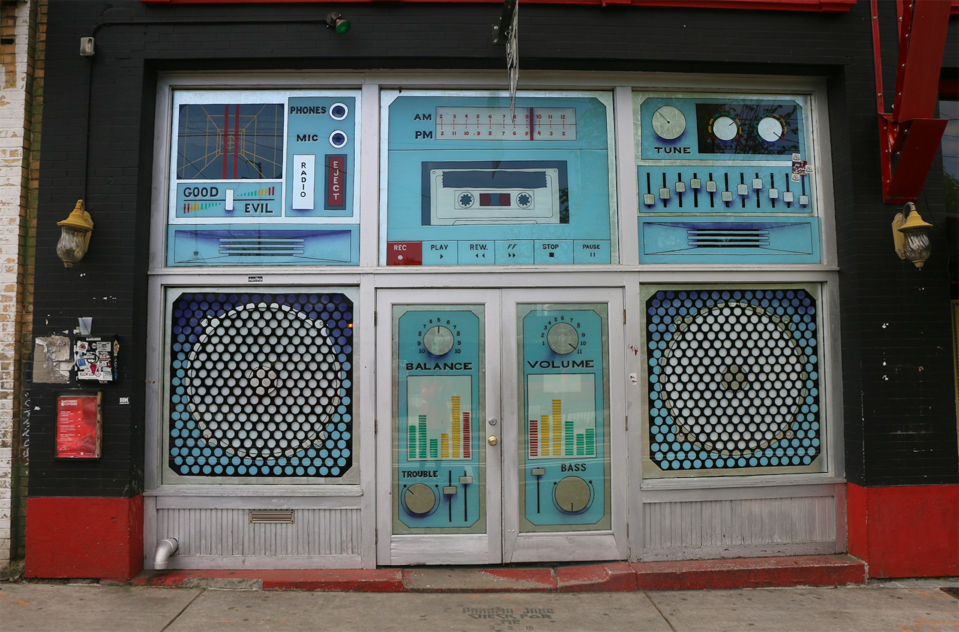 Mural in white and turquoise that looks like a 1980s boom box © Ni'Kesia Pannell / Lonely Planet
