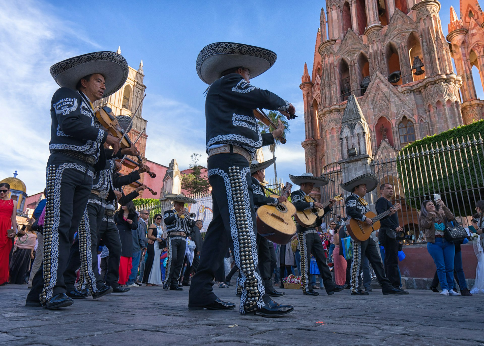 A mariachi band at a wedding in San Miguel de Allende's central square © Barna Tanko / Shutterstock