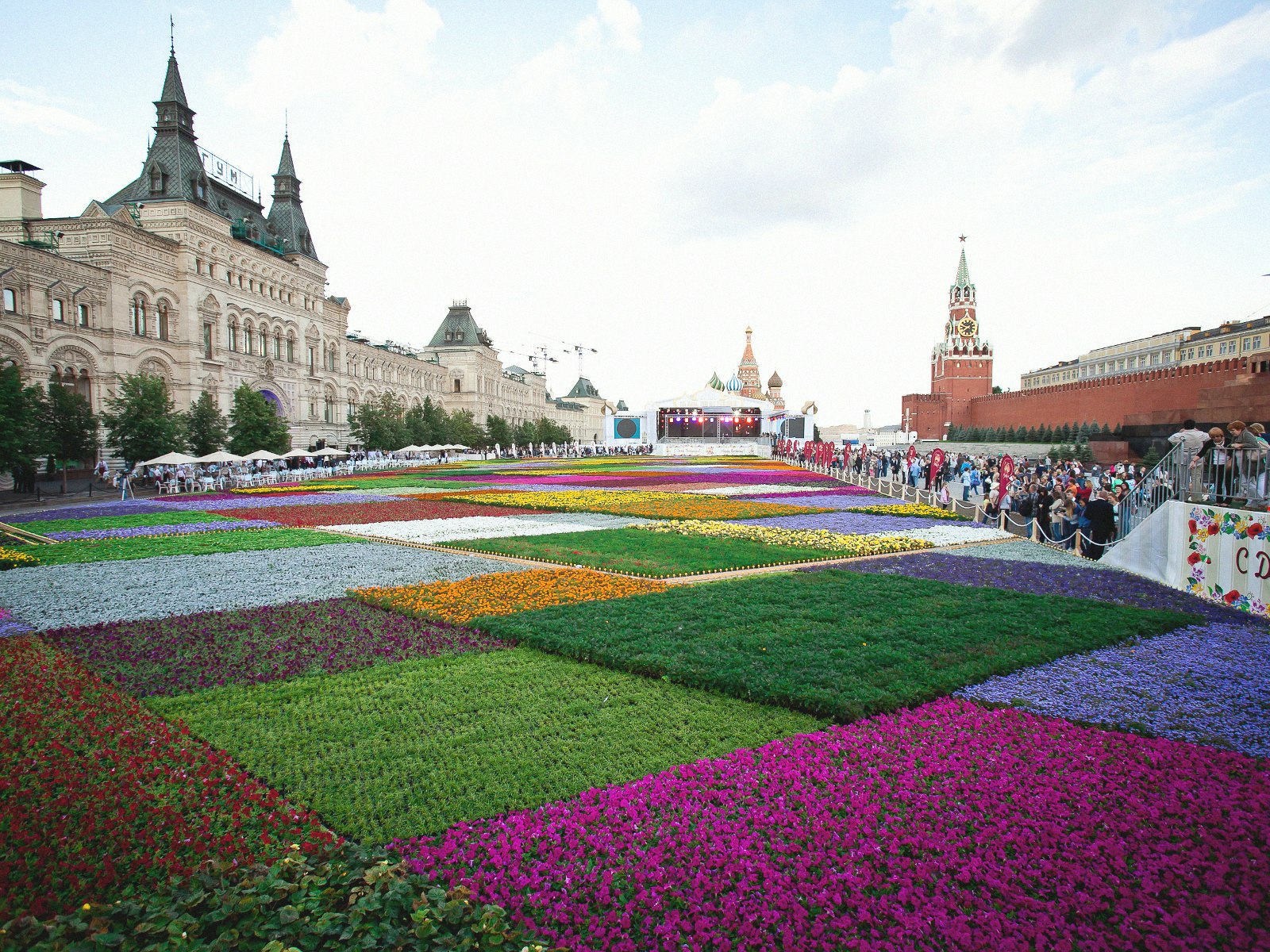 The Moscow Flower Show turns the city centre into a huge garden © Yulia Mayorova / Shutterstock