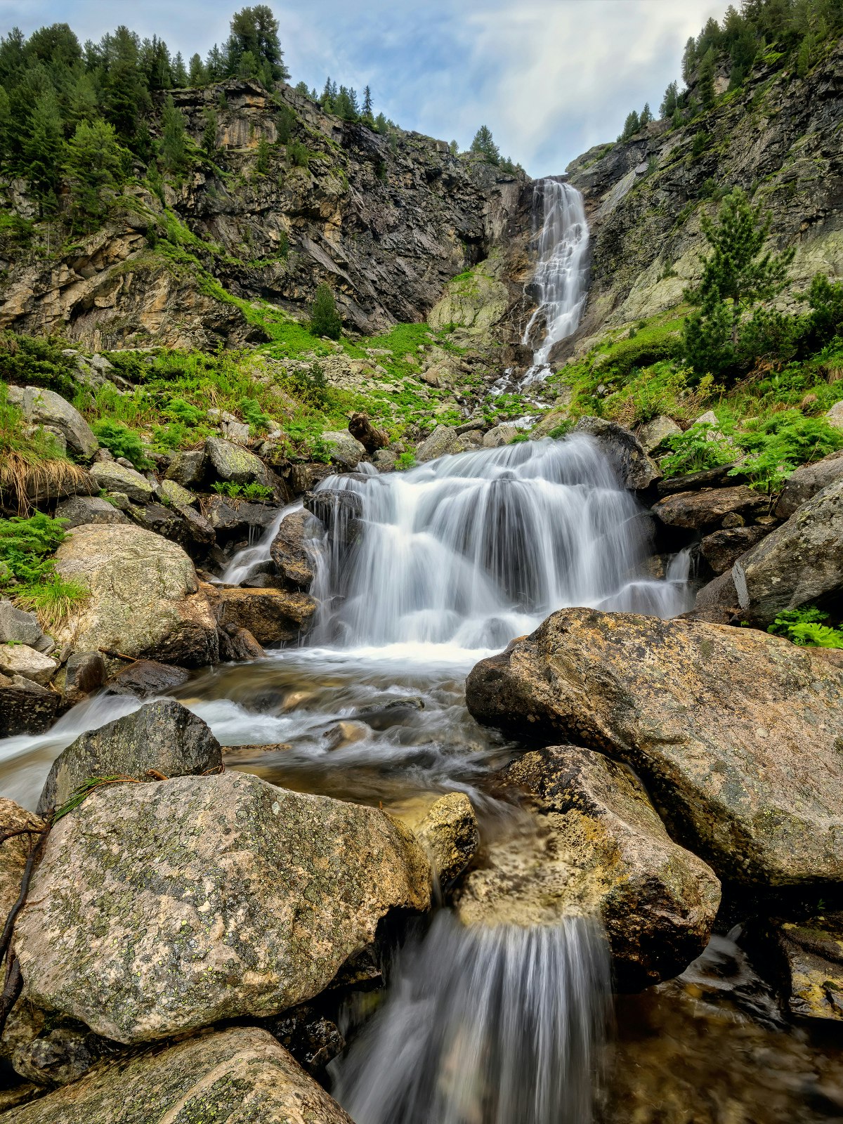 The 70m-high Skakavitsa waterfall in the Rila Mountains © Jasmine_K / Shutterstock