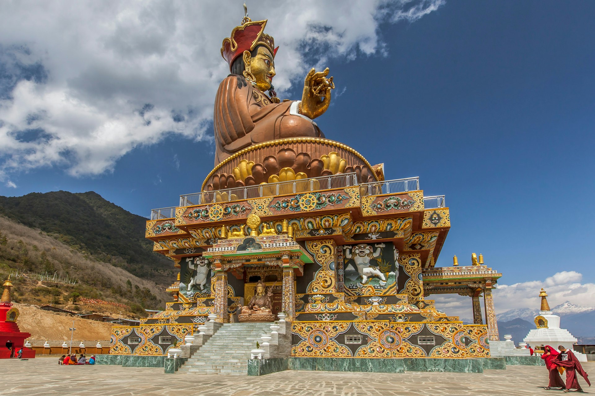 Statue of Guru Rinpoche, Taki La.