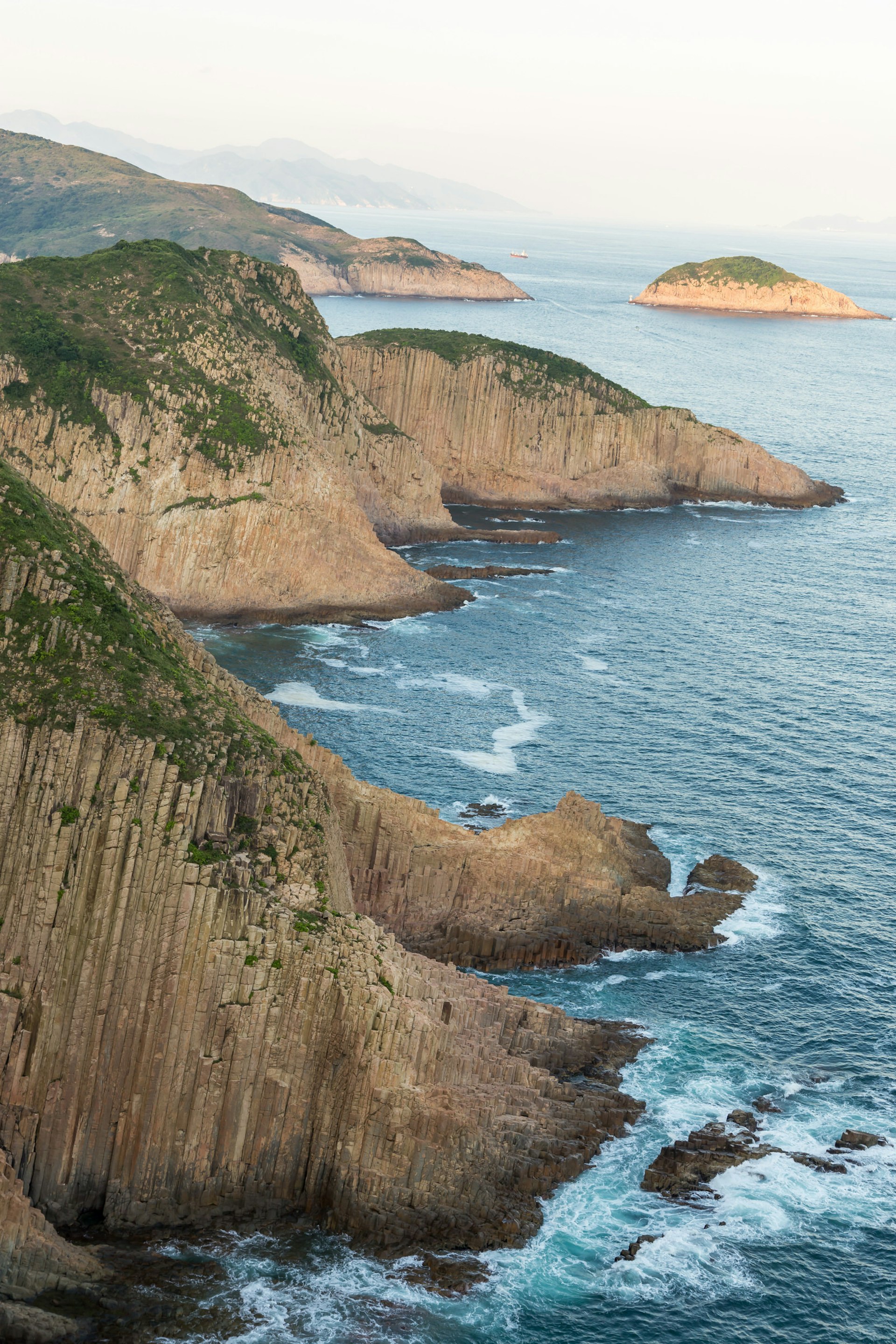 High Island Cliffs, Hong Kong © Terry Sze / Shutterstock