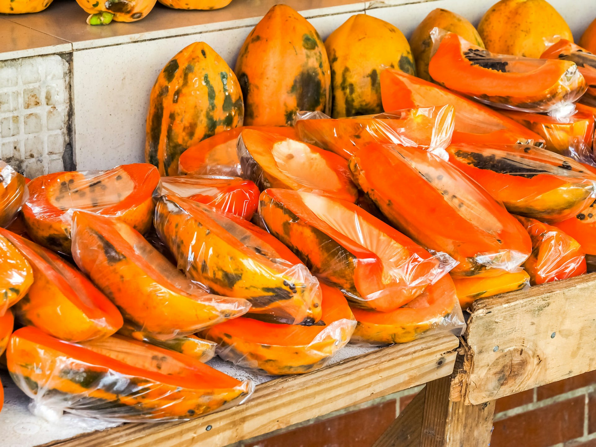 Papaya at a market in Curacao, Caribbean © Gail Johnson / Shutterstock