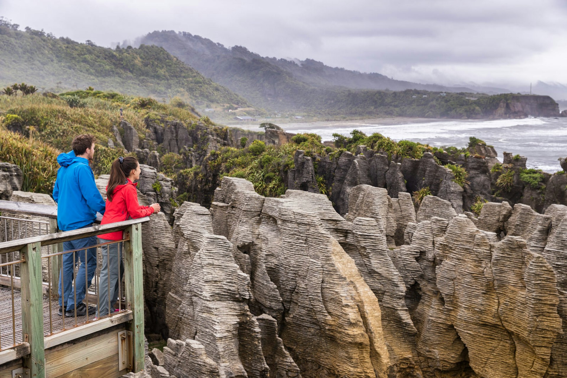 Punakaiki Pancake Rocks, New Zealand © Maridav / Shutterstock