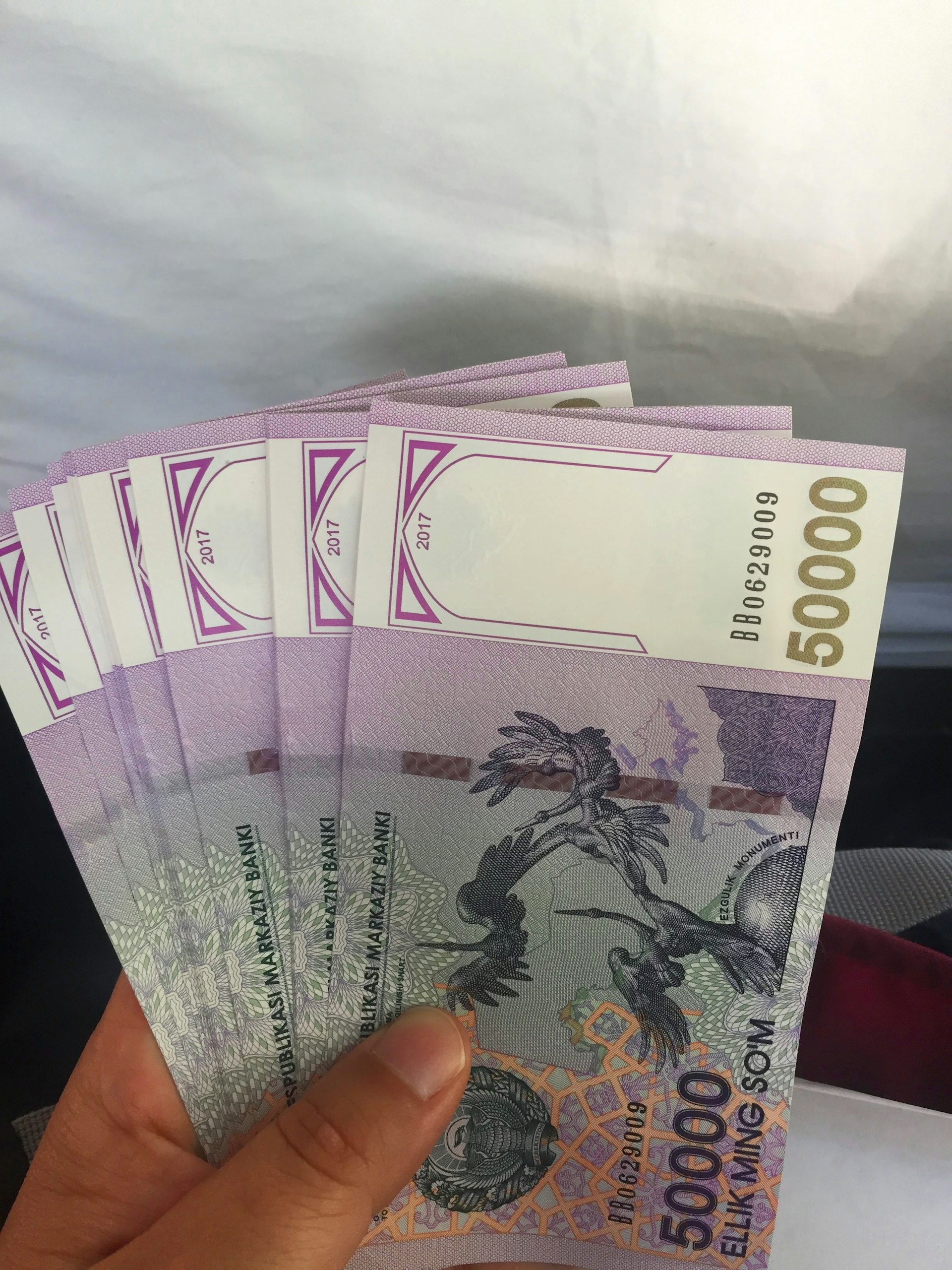 Along with scrapping the black market, in 2017 Uzbekistan introduced a 50,000 som banknote to aid cash-carrying due to inflation © Megan Eaves / Lonely Planet