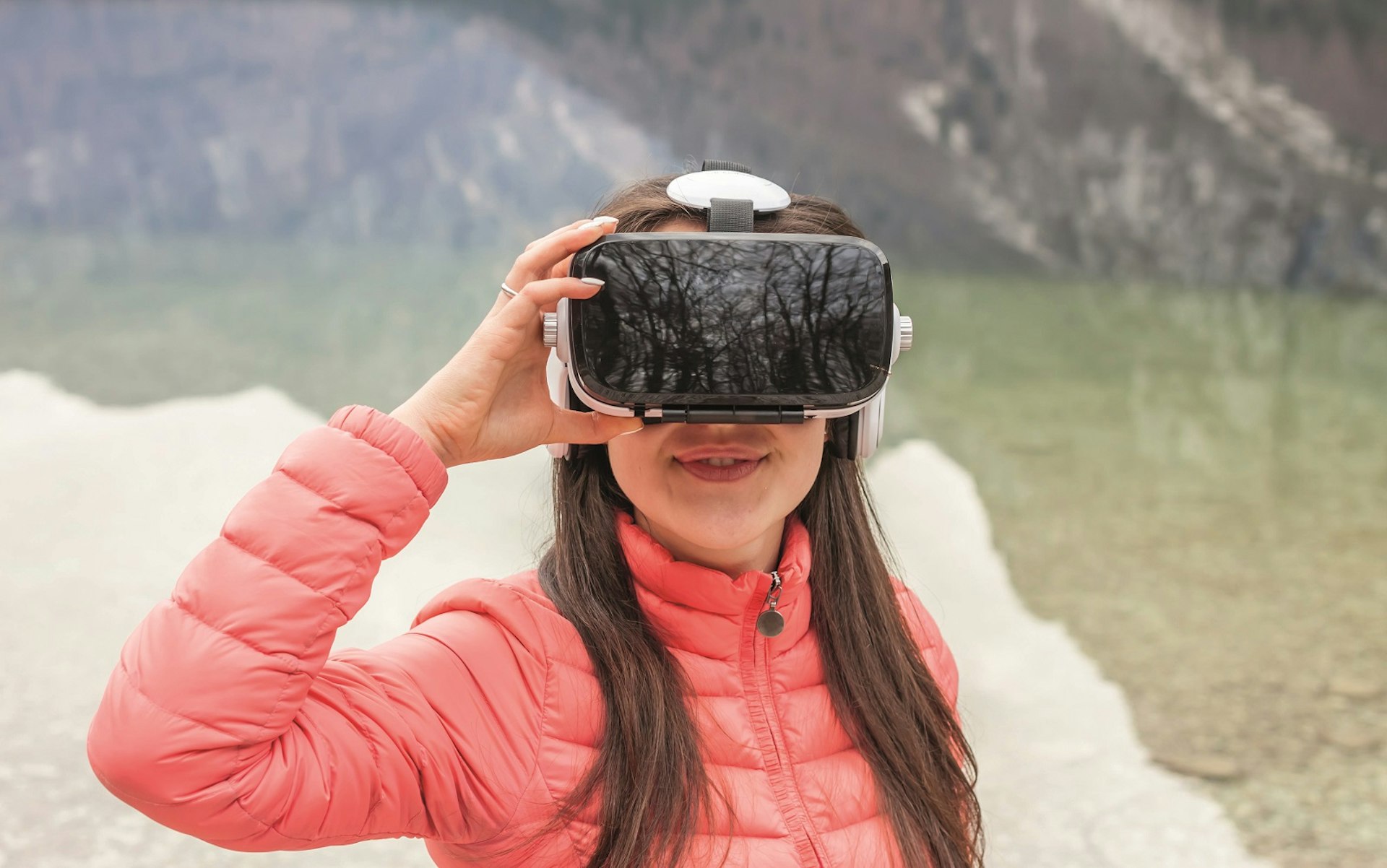 A traveller wearing a virtual reality headset © Anton Chechotkin / Alamy
