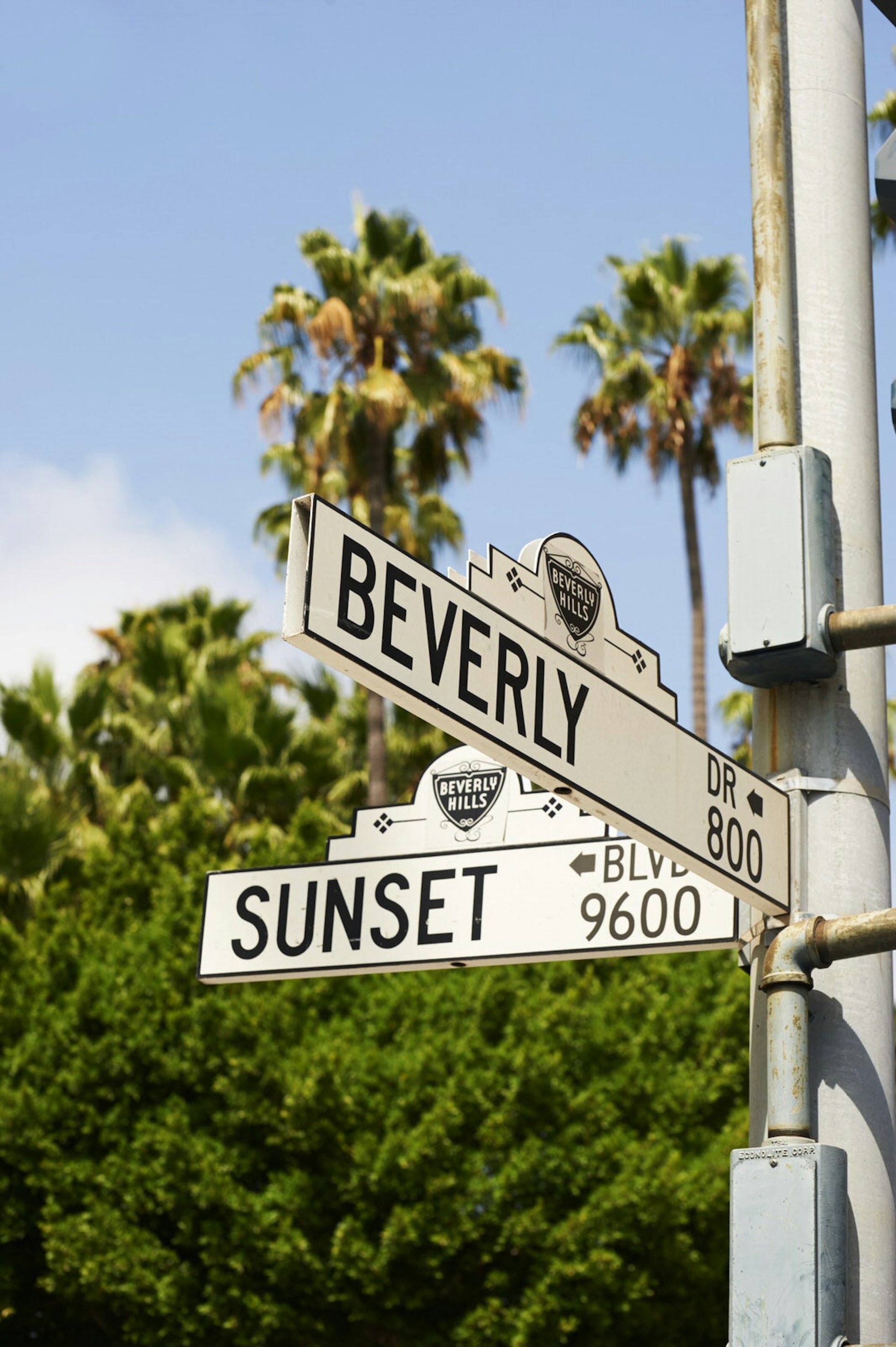 A street sign intersecting Beverly Drive and Sunset Boulevard © Simon Urwin / Lonely Planet