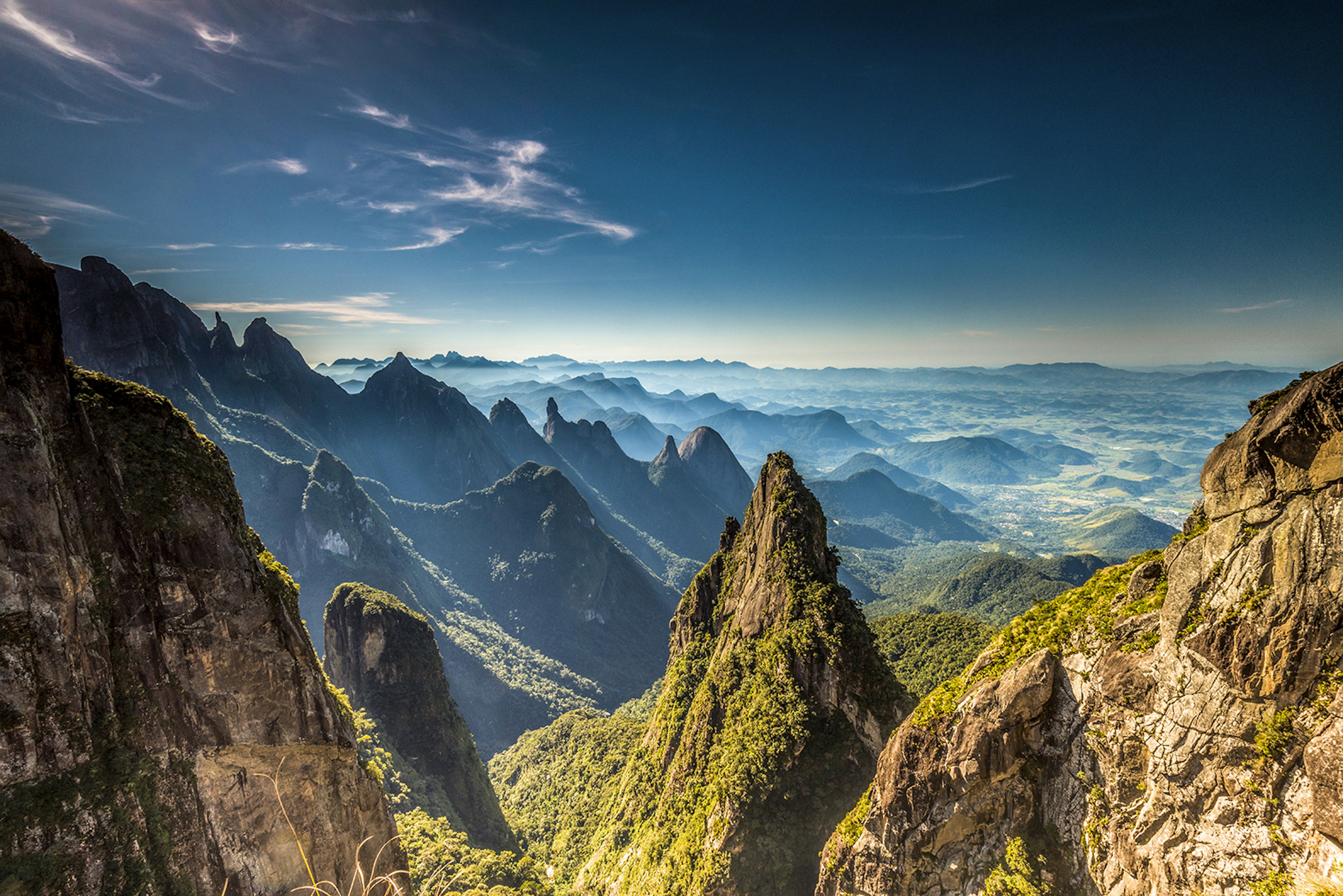 A mountain range of sharpe peaks fading into the distance © Rafael Fernando / 500px