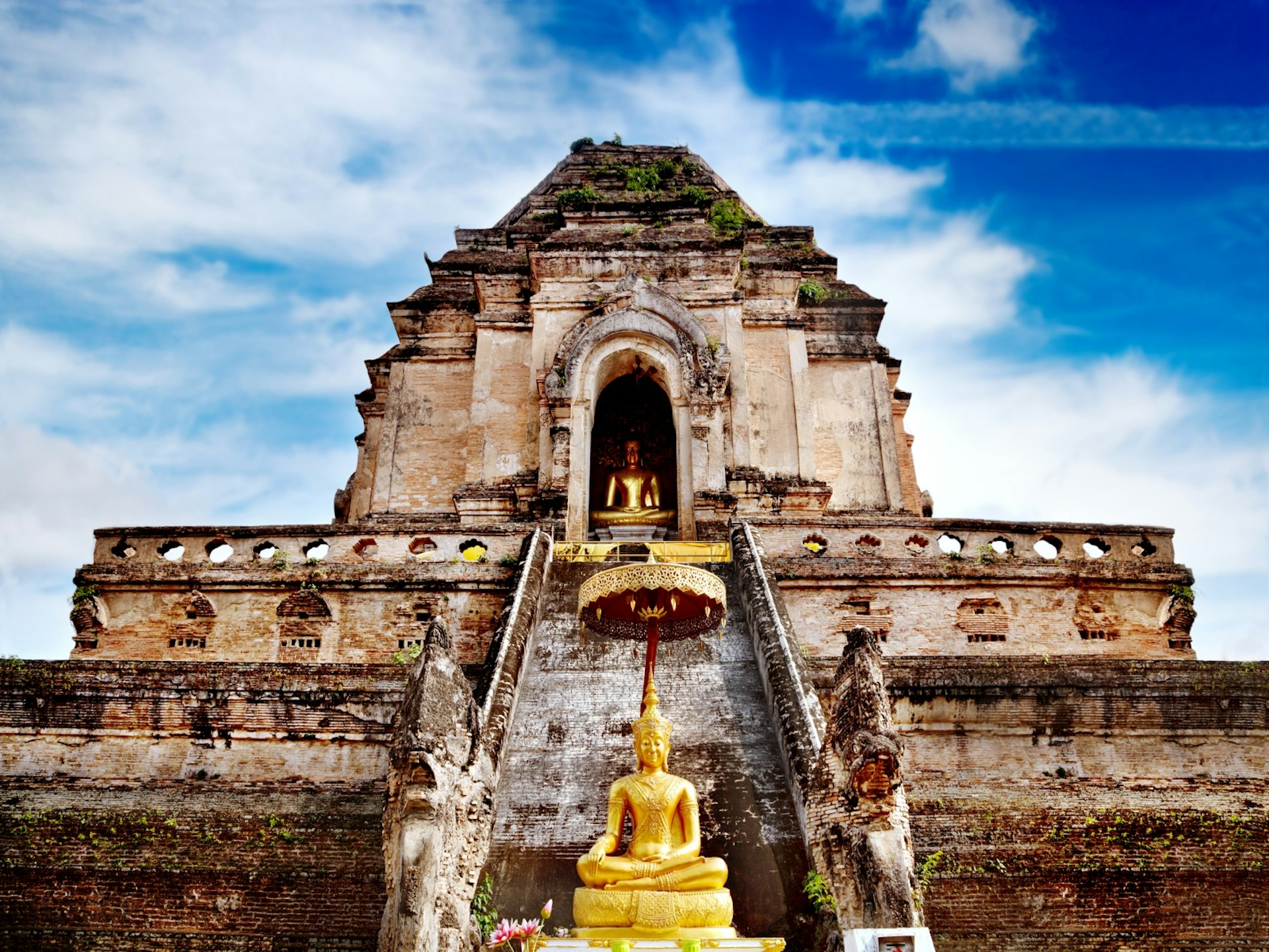 Wat Chedi Luang in Chiang Mai's old city reflects ruined Lanna-style architecture © Ainatc / Getty Images