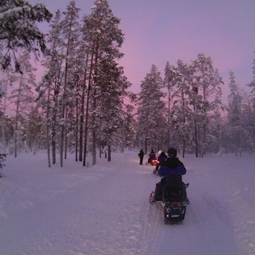 Features - snowmobiles-lapland-finland