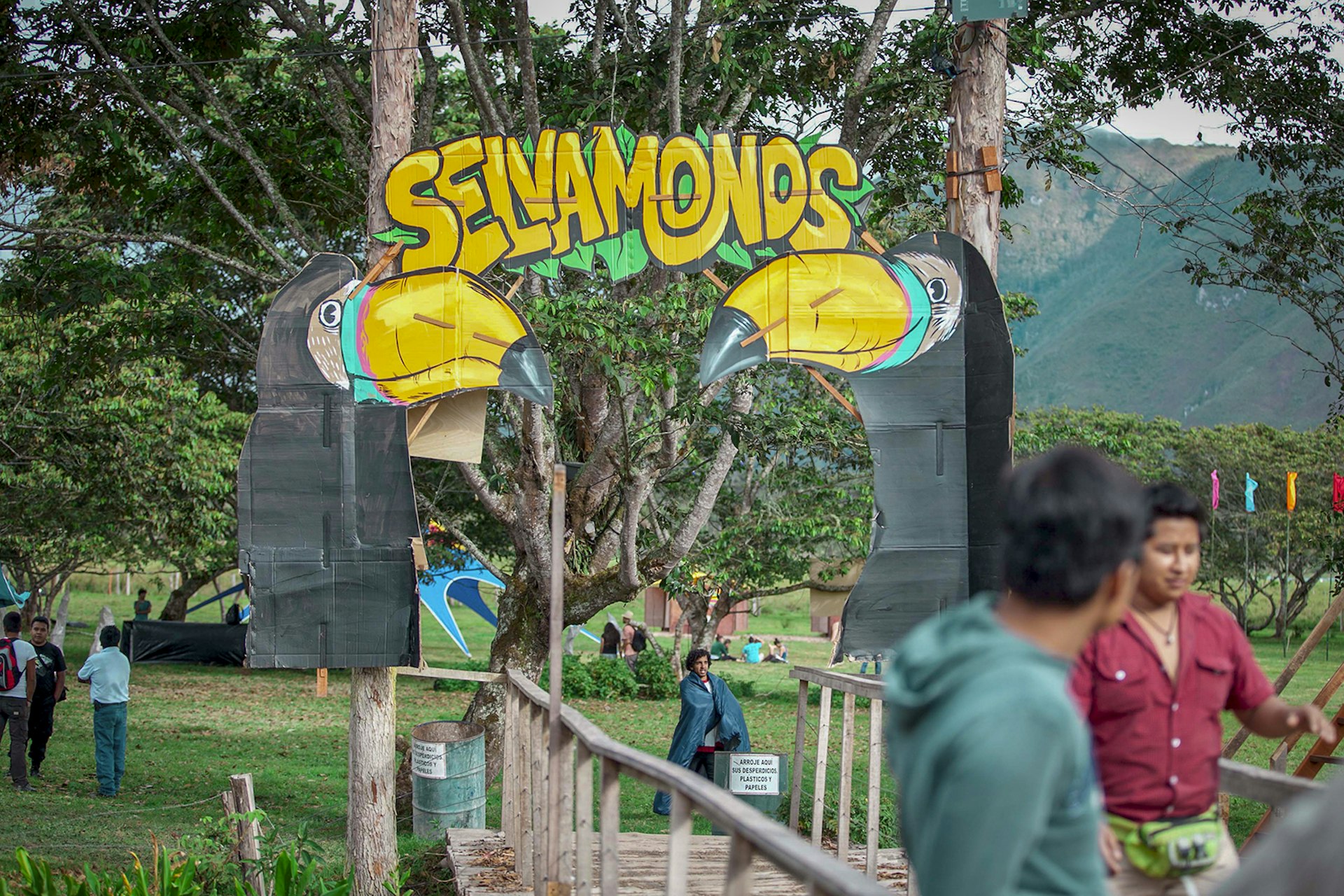 A small wooden fridge leads to a bright yellow sign that says "Selvamonos" © Erick Andía / Lonely Planet