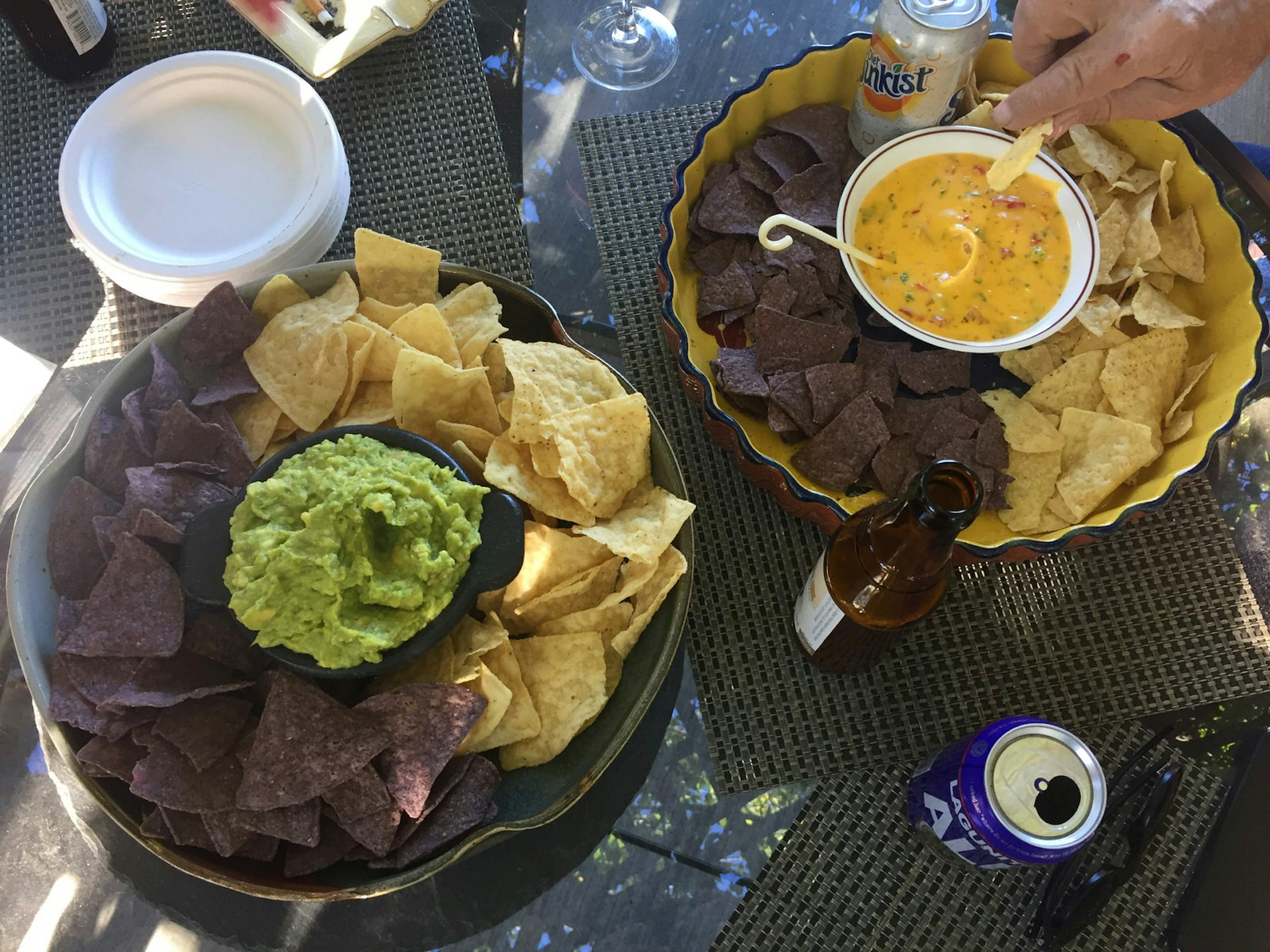 Blue corn chips with homemade guacamole and green-chile queso – a staple New Mexican appetizer © Megan Eaves / Lonely Planet