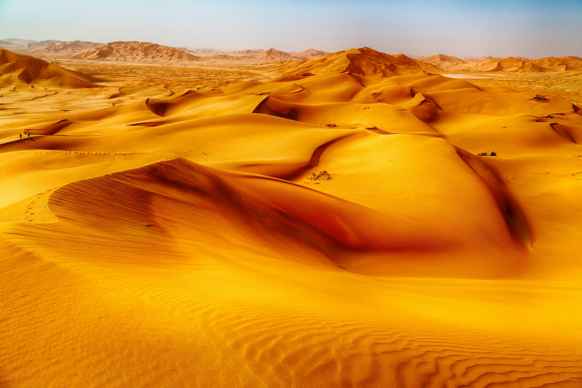 Rub Al Khali, the Empty Quarter, in Oman © lkpro / Shutterstock