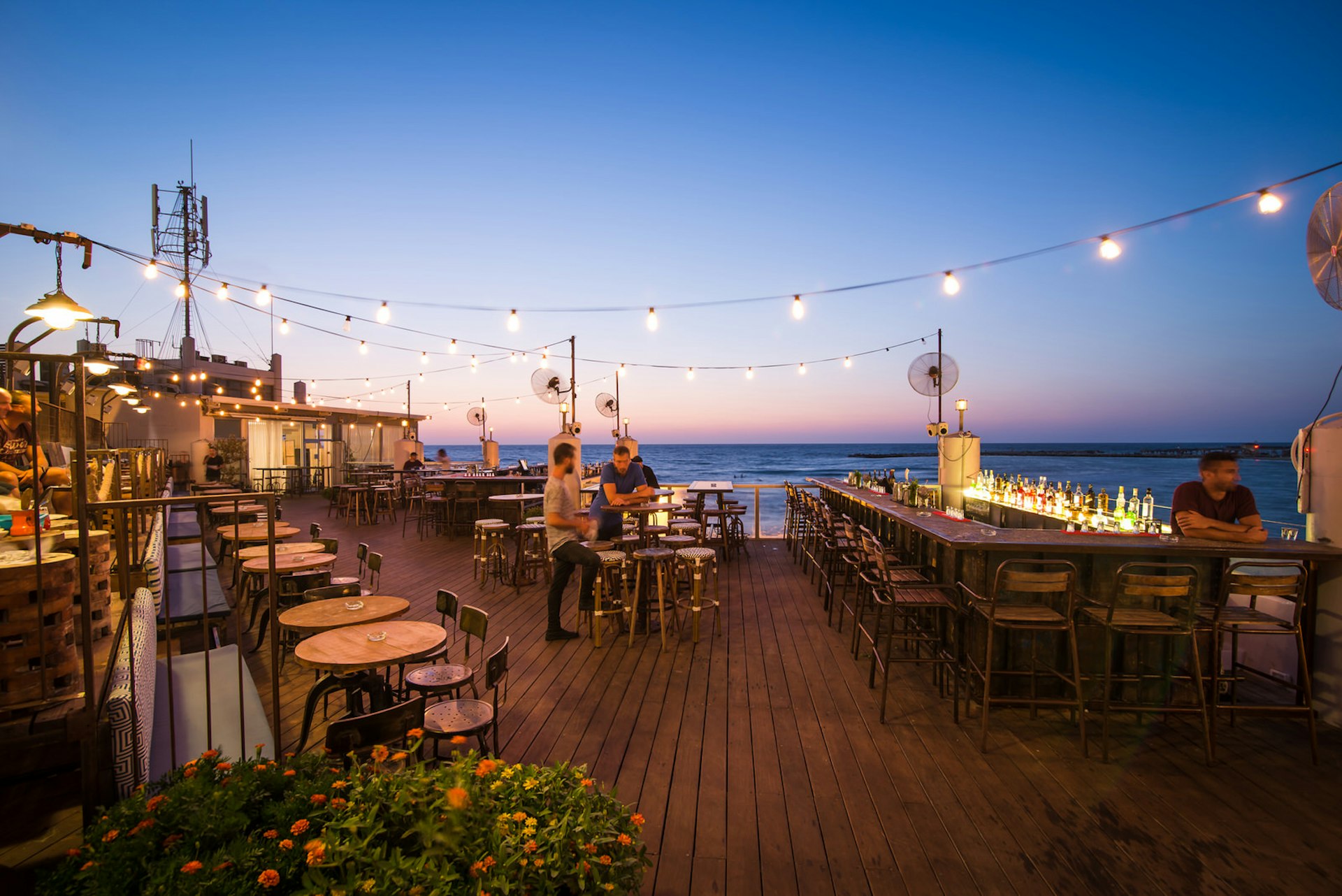 Seaside view at Esperanto Bar, Tel Aviv, Israel © Amnon Horesh Photography / Esperanto Bar