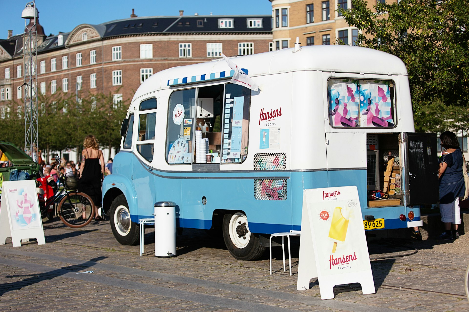 Features - Ice cream truck