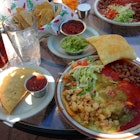 It's Christmas! A combination plate at La Choza in Santa Fe: red and green chile enchiladas, sopapillas, taco, salsa and a Santa Fe Brewing Company Nut Brown ale © Megan Eaves / Lonely Planet