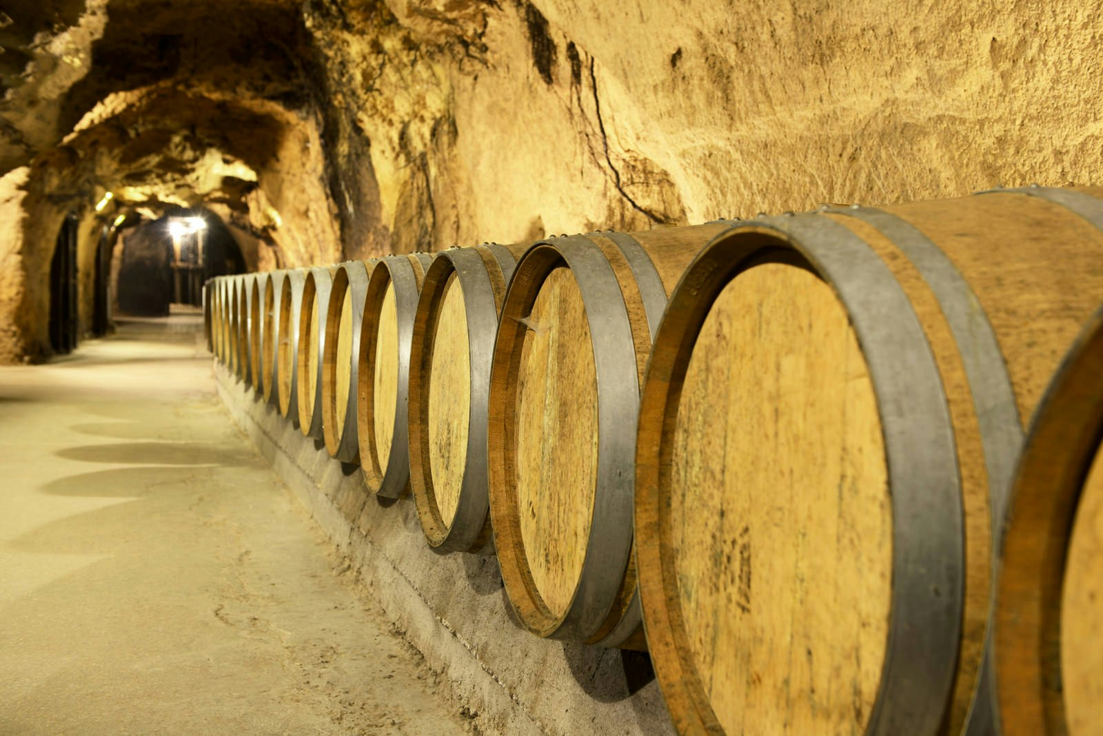 An old cellar of a traditional wine producer in Beirut, Lebanon © fmajor / Getty Images