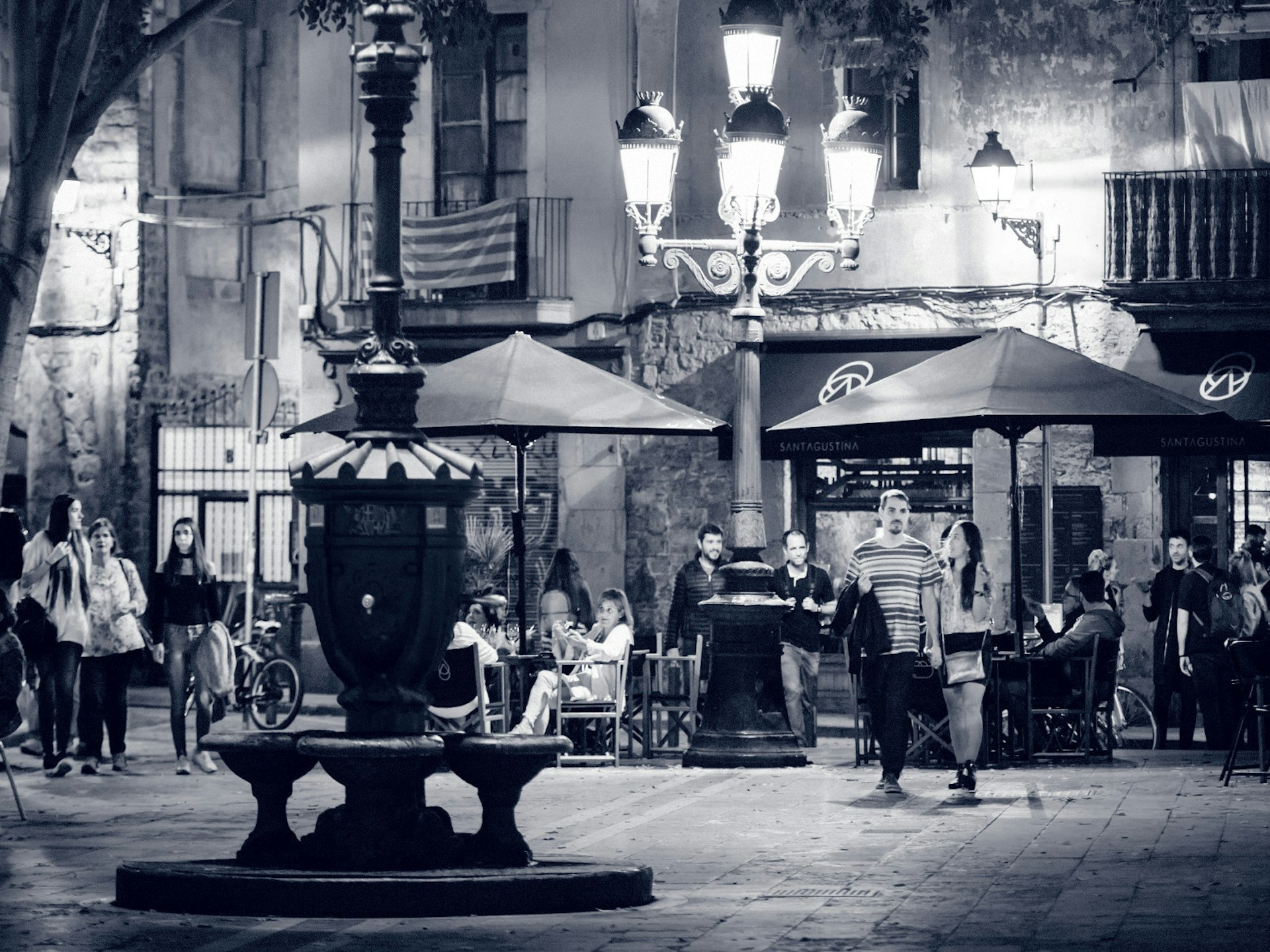 A black and white photo of a street in Barcelona at night © Jonathan Stokes / Lonely Planet