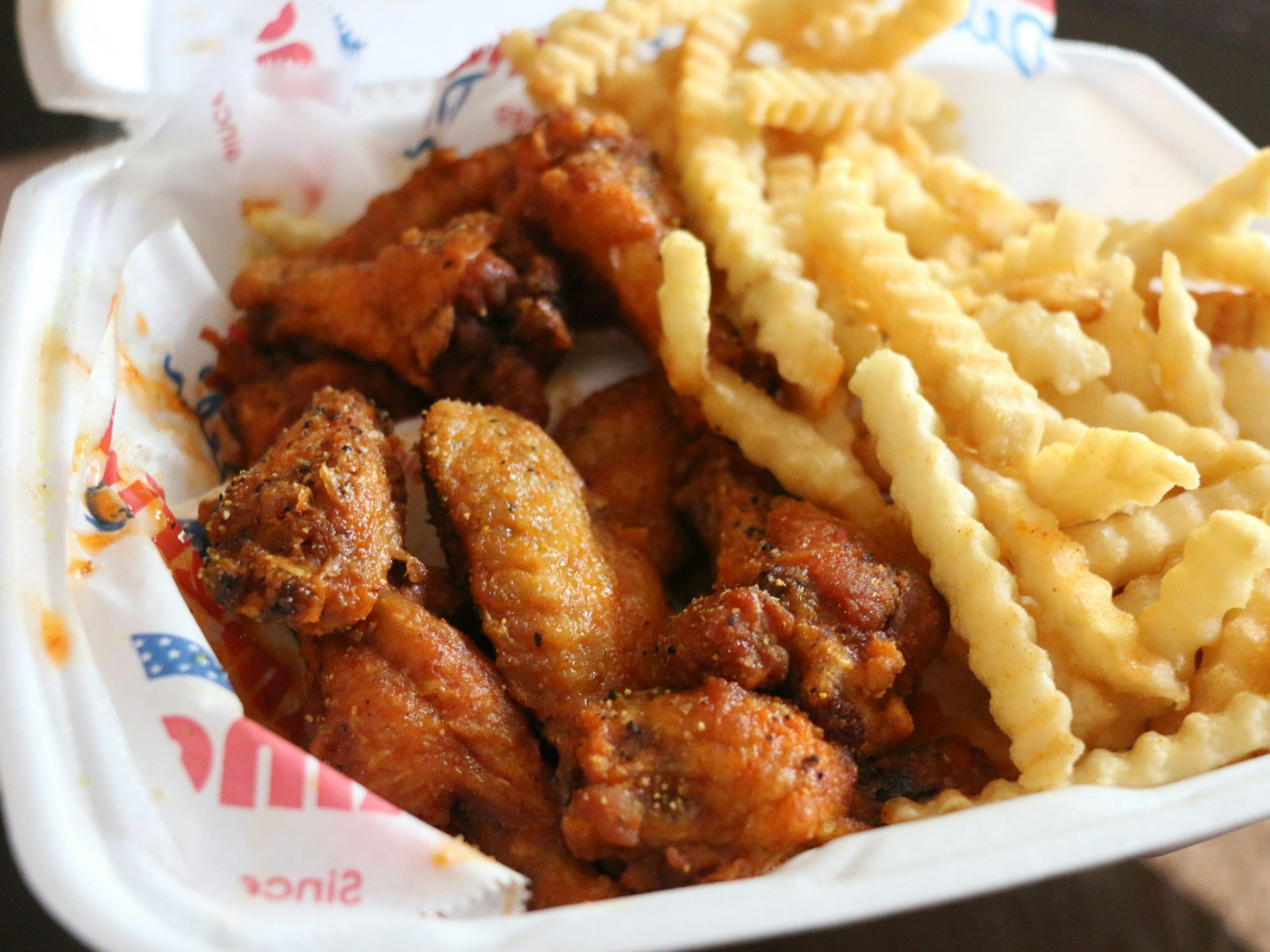 A container of hot wings and chips from Atlanta, Georgia © Ni’Kesia Pannell 