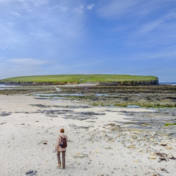 Features - Low tide allows to reach the Brough of Birsay, which preserves the remains of ancient civilizations that from the 7th to the 13th centuries AD inhabited the Orkney islands, Scotland