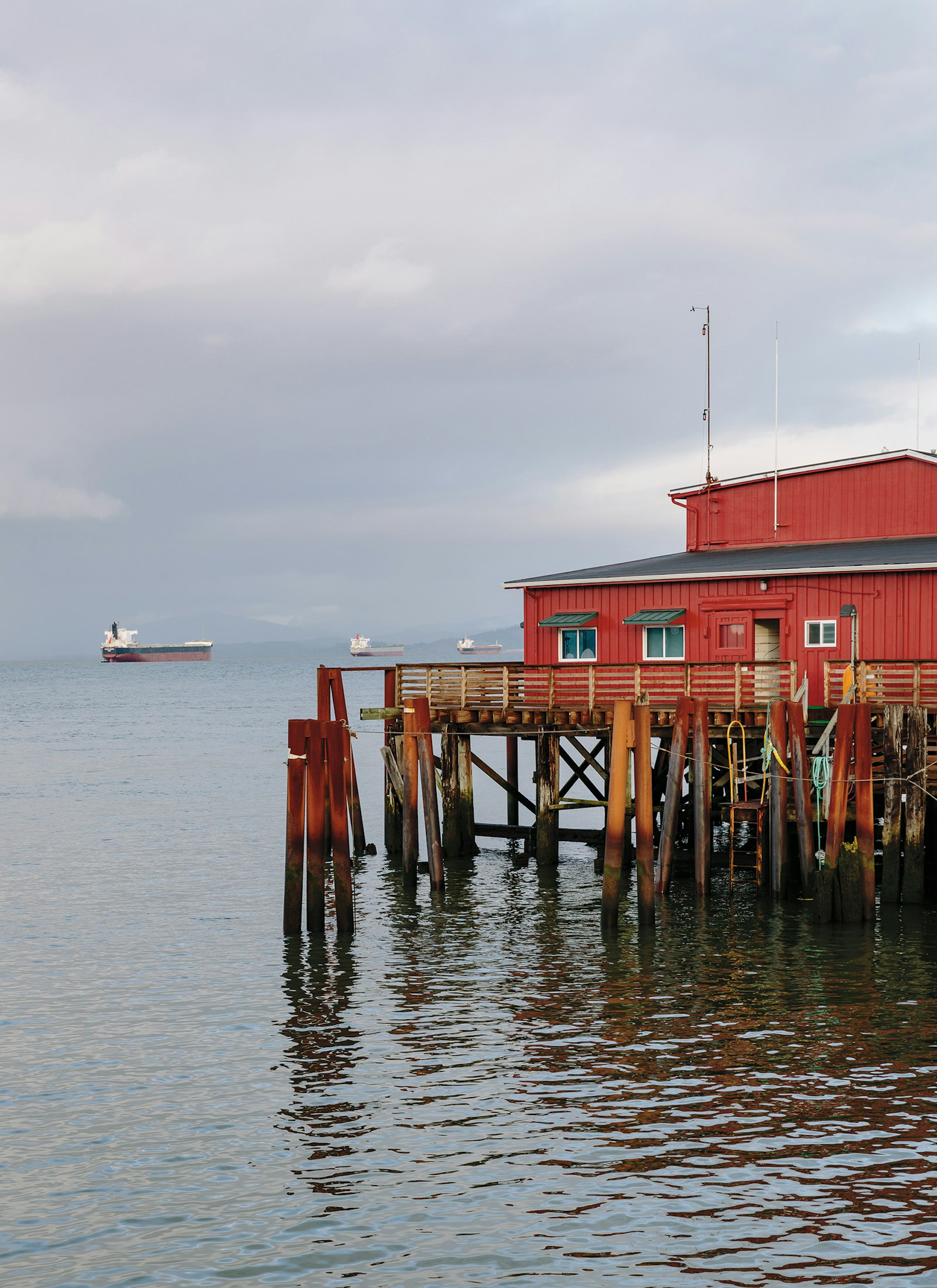 Historic Pier 14 Pilot Station in Astoria © Alanna Hale / Lonely Planet