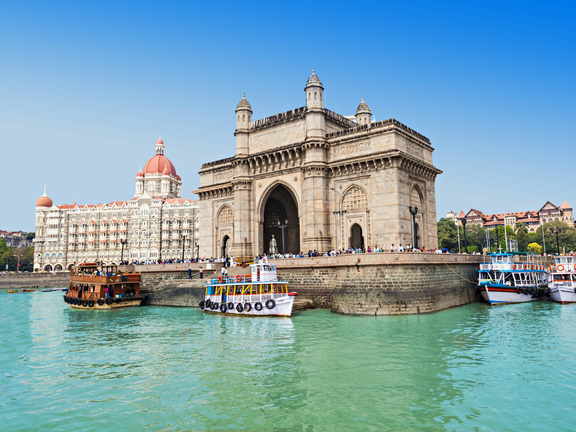 The Taj Mahal Palace Hotel and Gateway of India in Mumbai © saiko3p / Shutterstock