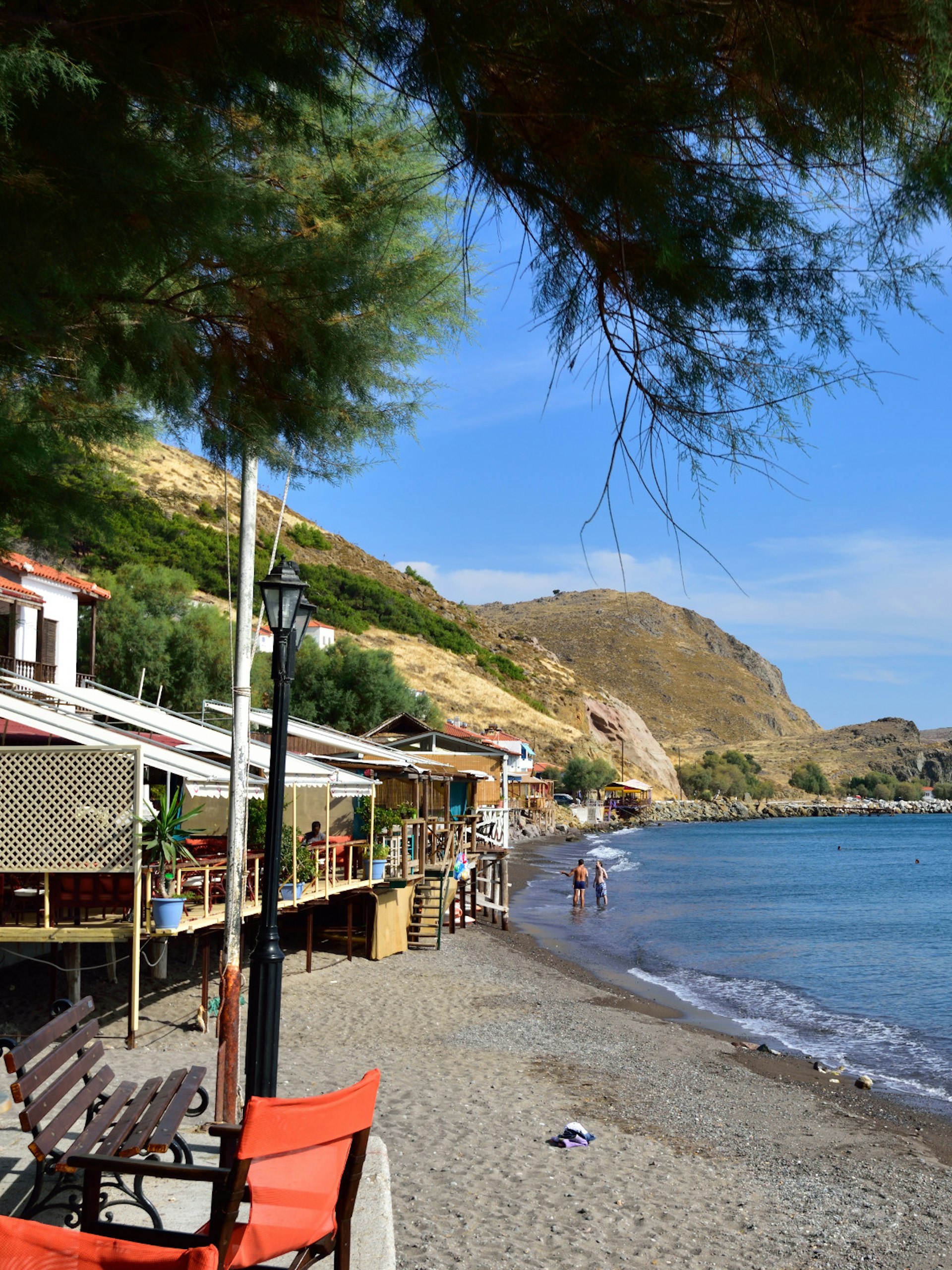 A beach taverna at the laid-back Skala Eresou resort town on Lesvos © MaRap / Shutterstock