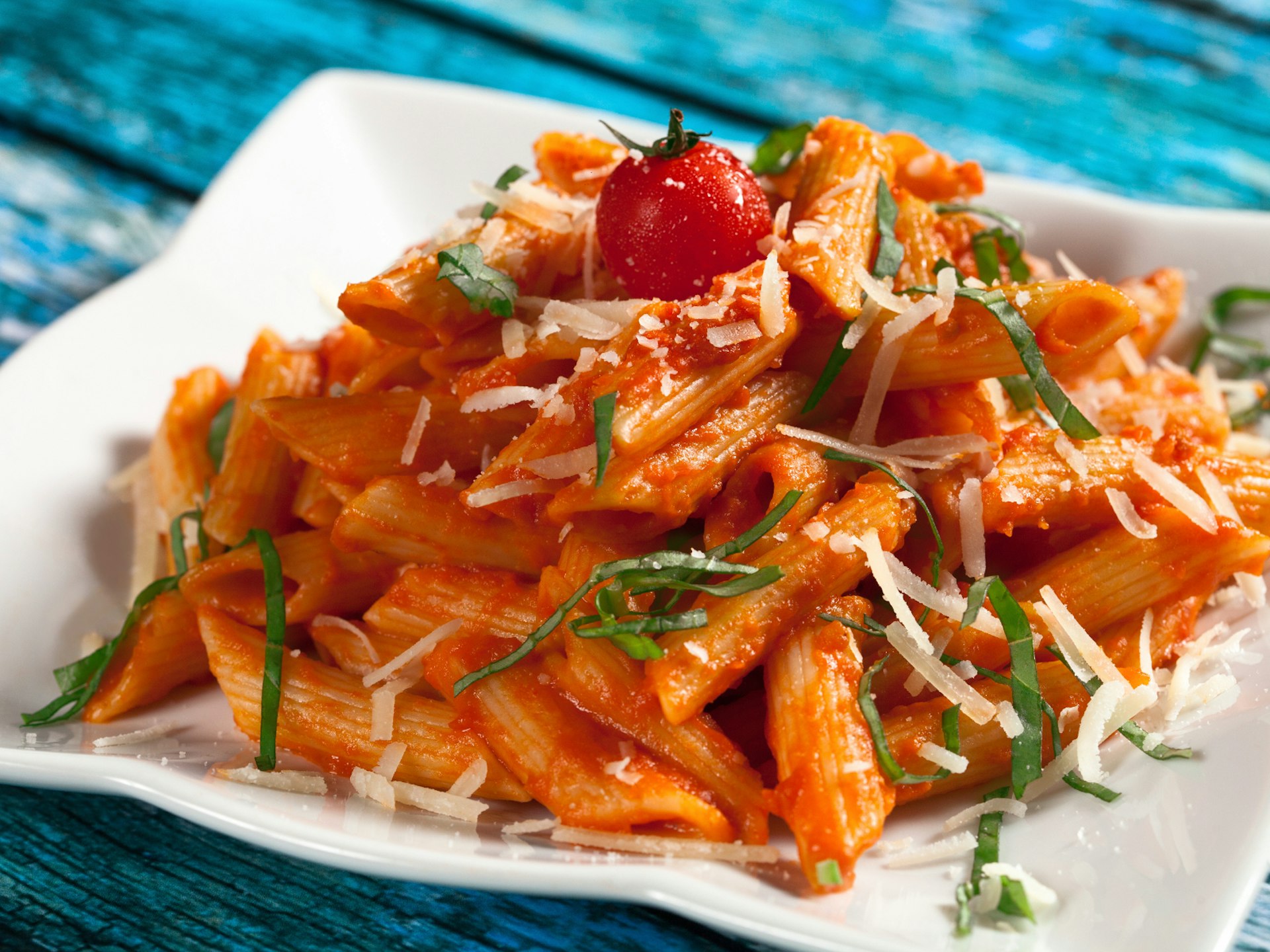 A plate of tomato pasta sauce and cheese © Ismayilov / Shutterstock