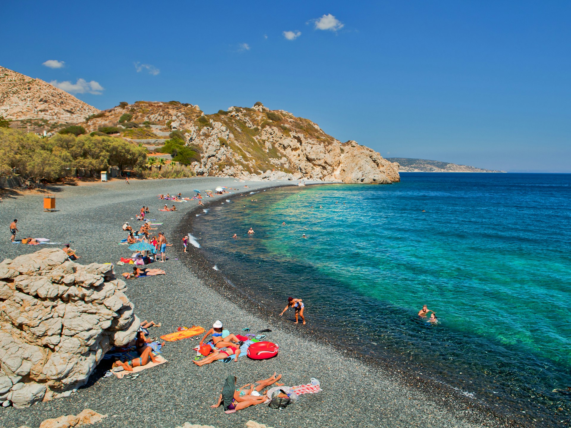Mavra Volio beach on Chios, covered with small black volcanic pebbles © agean / Shutterstock