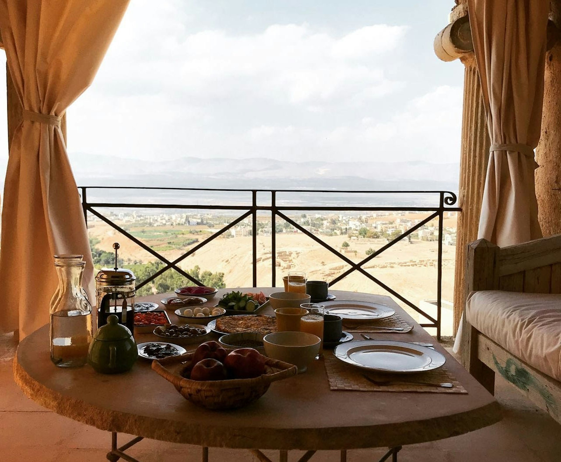 Breakfast with a view at Beit Al Fannan, Pella, Jordan © Baraka Destinations
